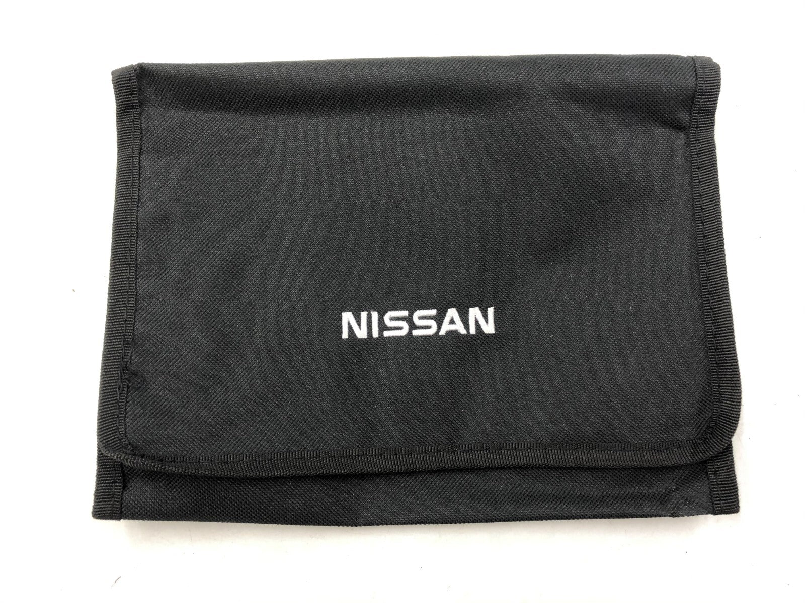 2019 Nissan Altima Sedan Owners Manual Set with Case OEM E01B69008