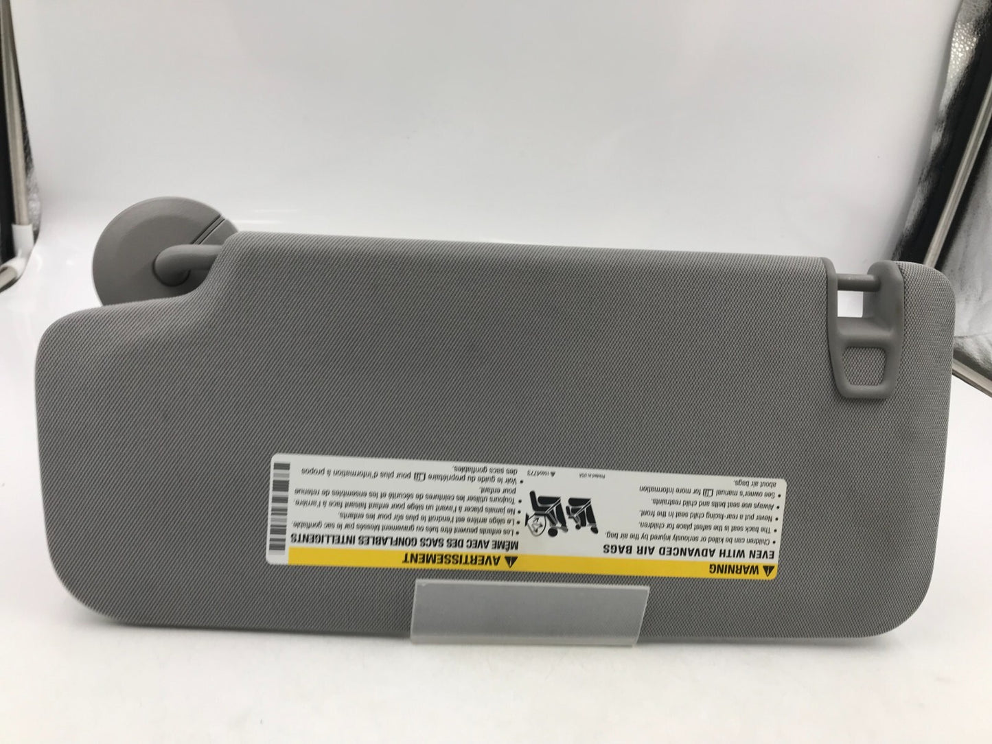 2017-2021 Chevrolet Trax Passenger Side Sun Visor Gray OEM C04B57006