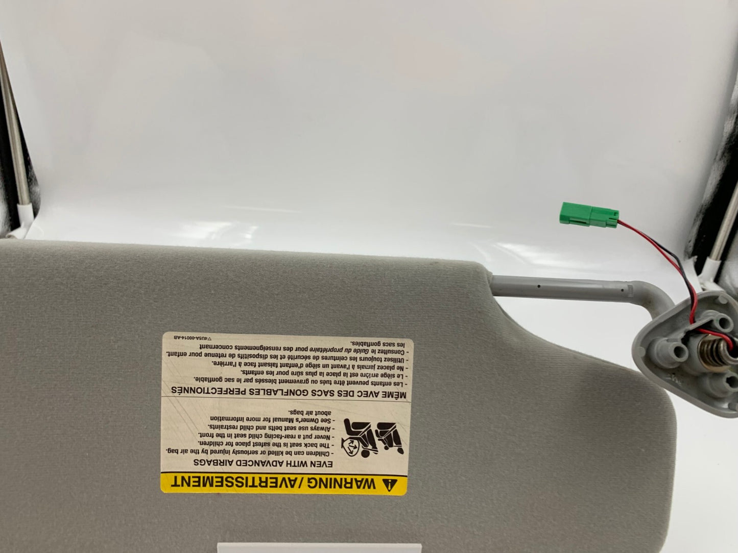 2005-2007 Mercury Montego Driver Sun Visor Gray Illuminated OEM E02B63002