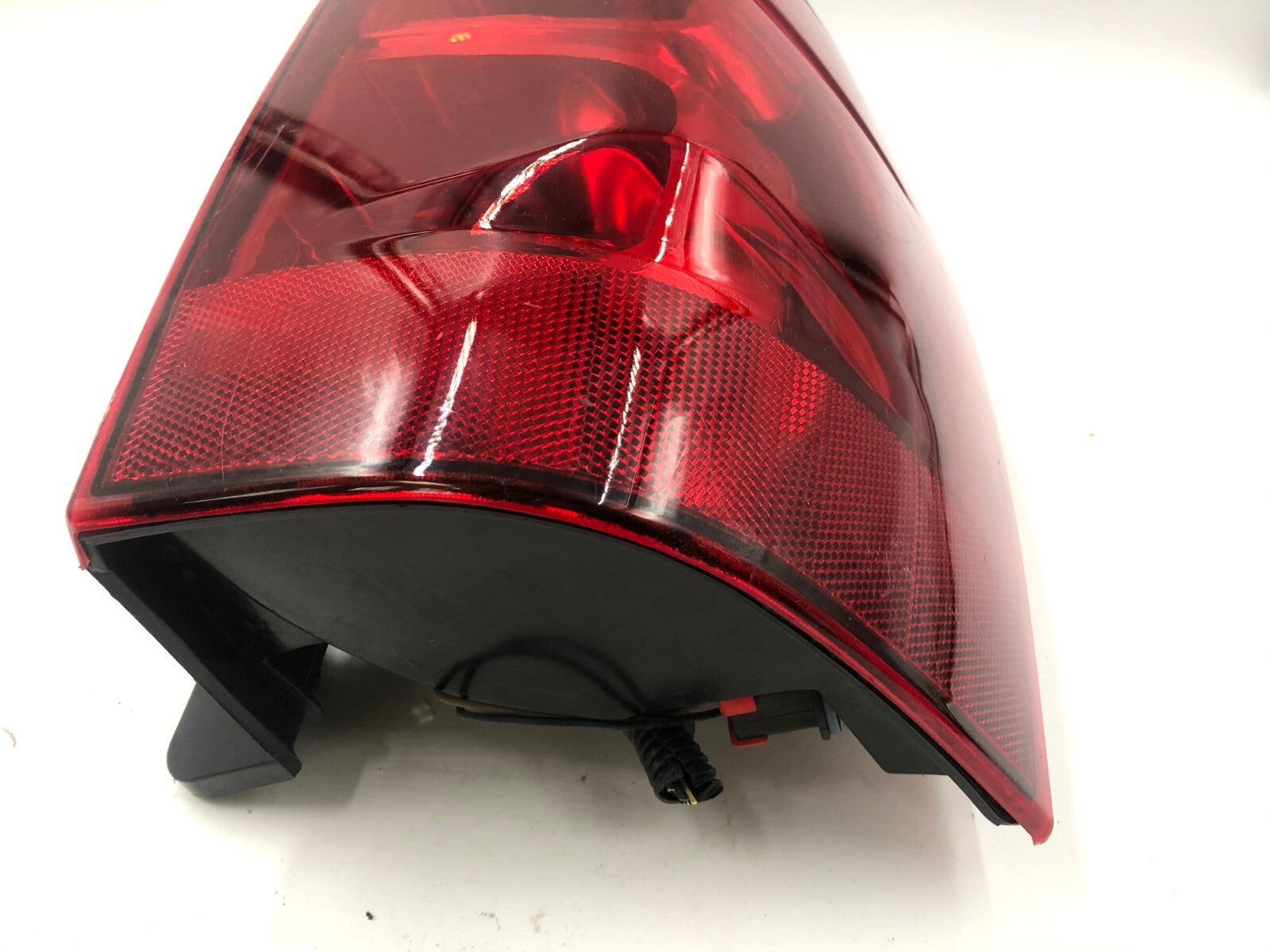 2007-2014 Chevrolet Suburban 1500 Passenger Side Tail Light Taillight D03B61001