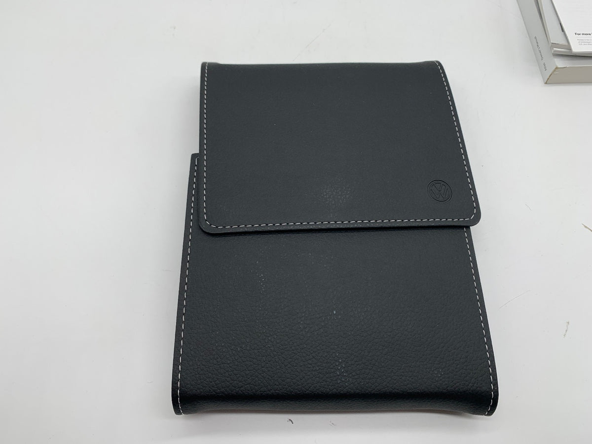 2018 Volkswagen Atlas Owners Manual Set with Case OEM R01B14020