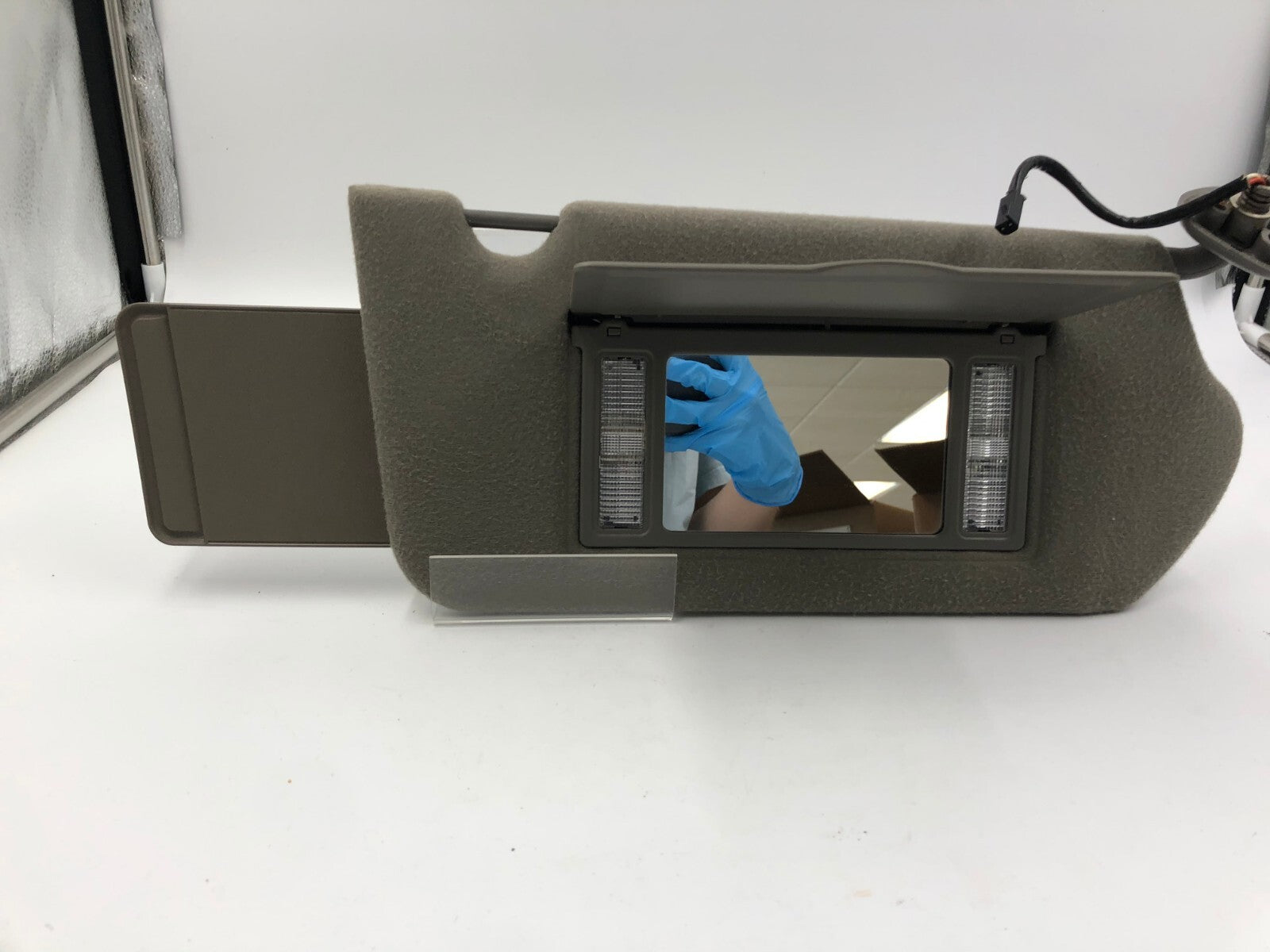 2000-2005 Chevrolet Impala Passenger Sun Visor Gray Illumination OEM A04B12030