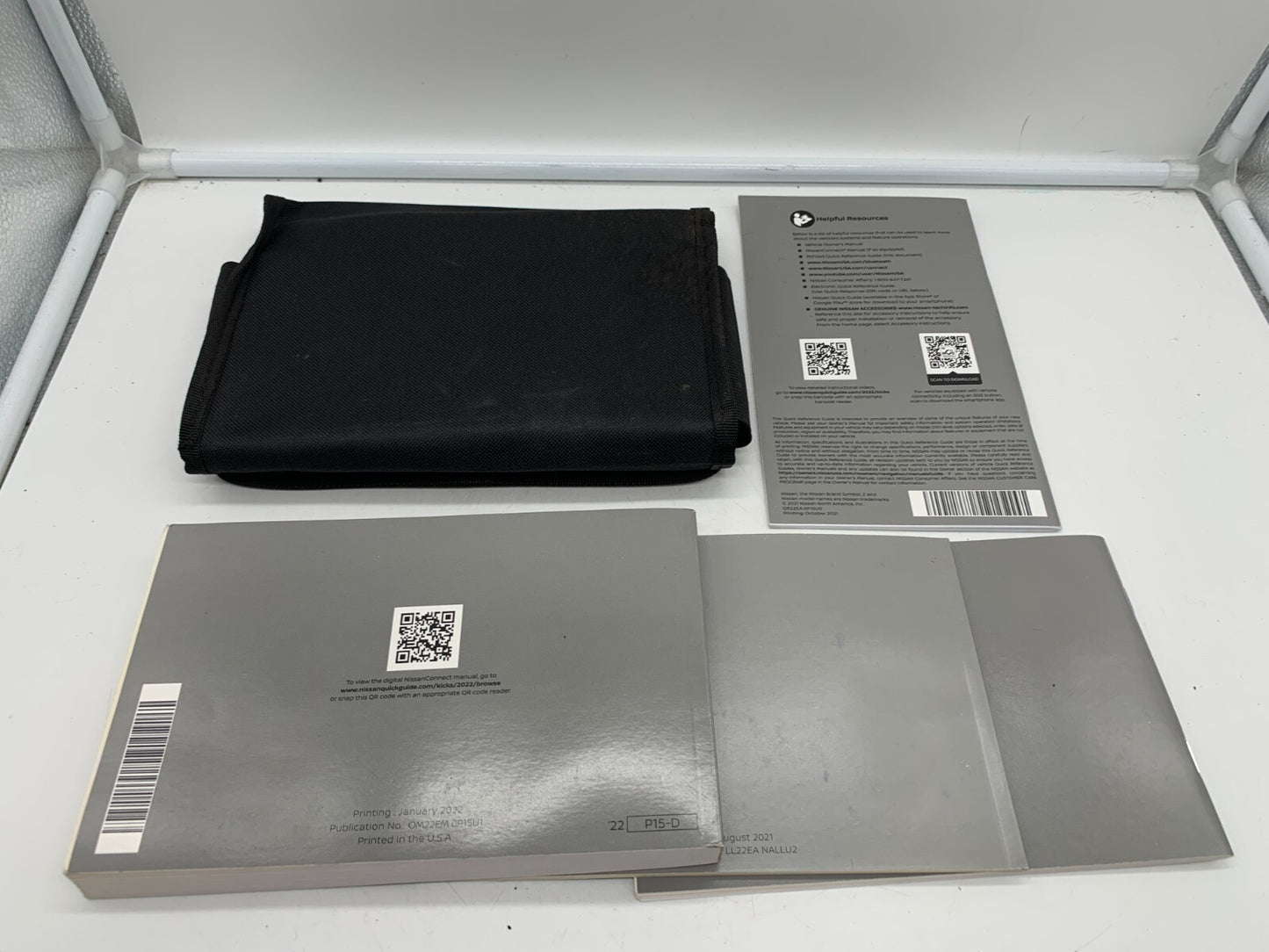 2022 Nissan Kicks Sedan Owners Manual Set with Case OEM A04B38018