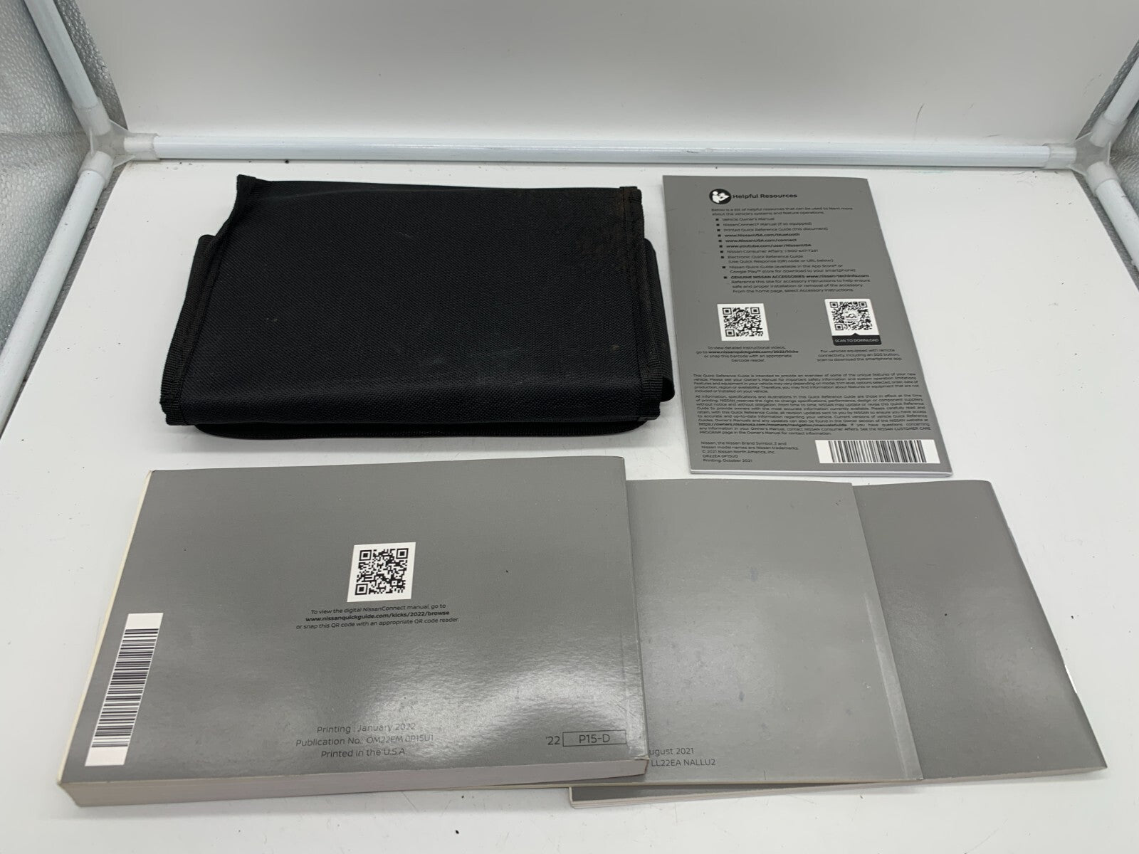 2022 Nissan Kicks Sedan Owners Manual Set with Case OEM A04B38018
