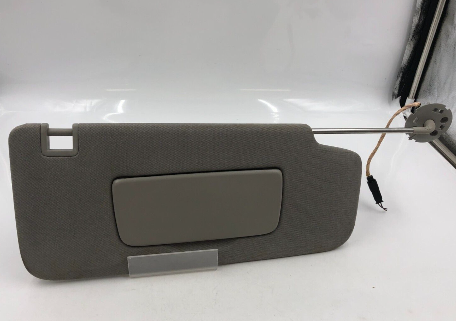 2018-2019 Buick Enclave Passenger Sun Visor Gray Illuminated OEM B01B15027