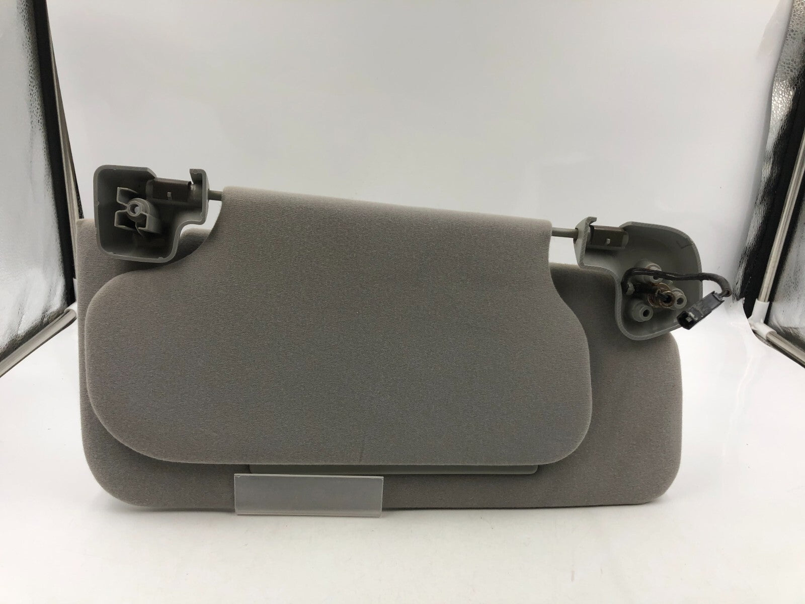 2005-2006 Lincoln Navigator Passenger Sun Visor Gray Illuminated OEM D03B30048