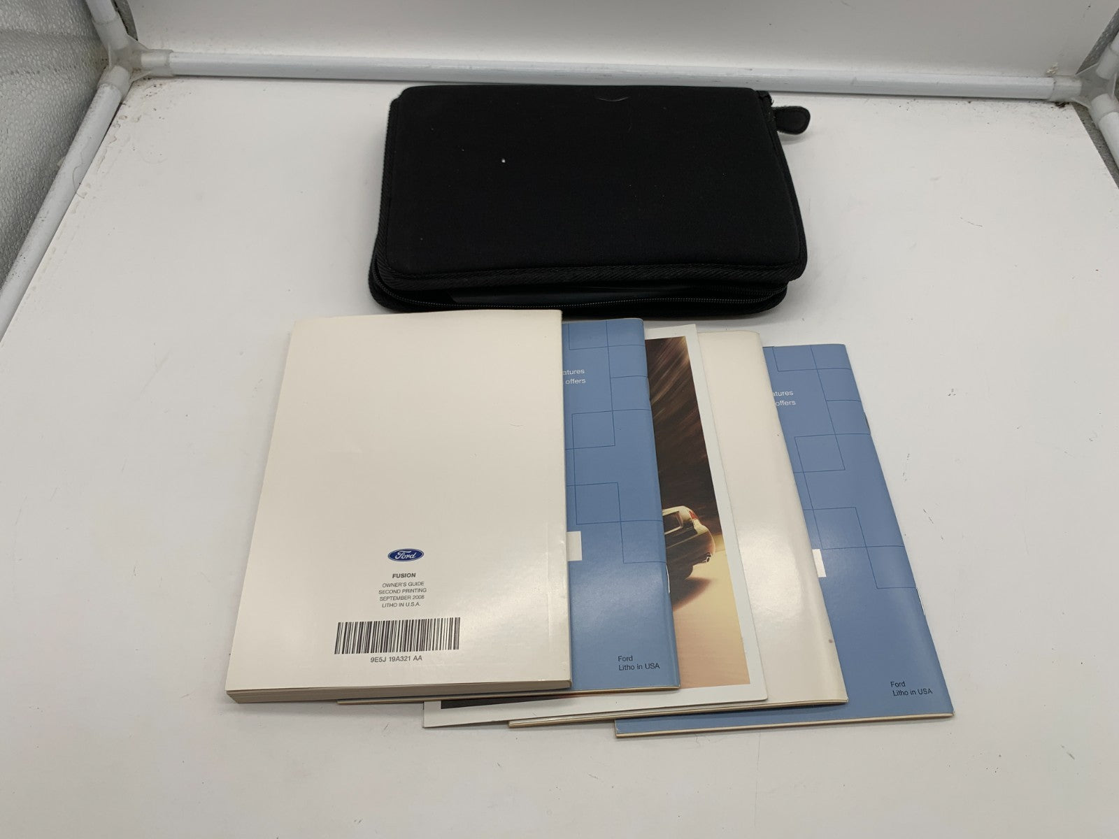 2009 Ford Fusion Owners Manual Set with Case OEM C04B36023