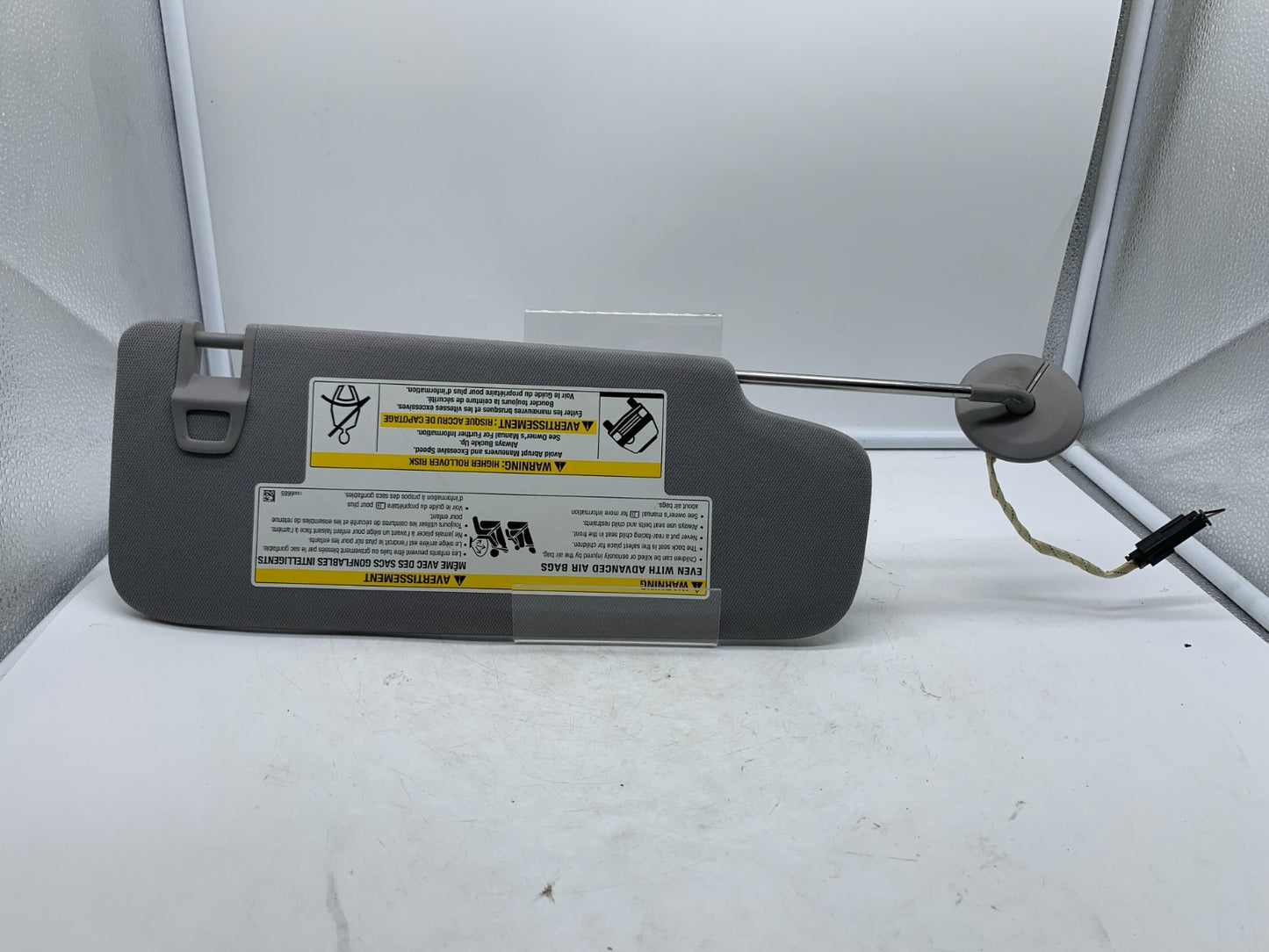 2018-2019 Chevrolet Equinox Driver Sun Visor Gray Illuminated OEM A03B14059