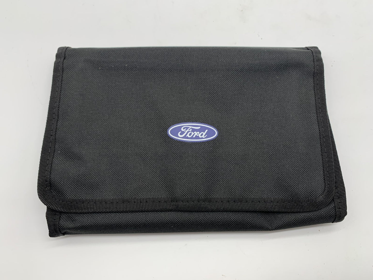 2017 Ford Fusion Owners Manual Set with Case OEM C01B31011