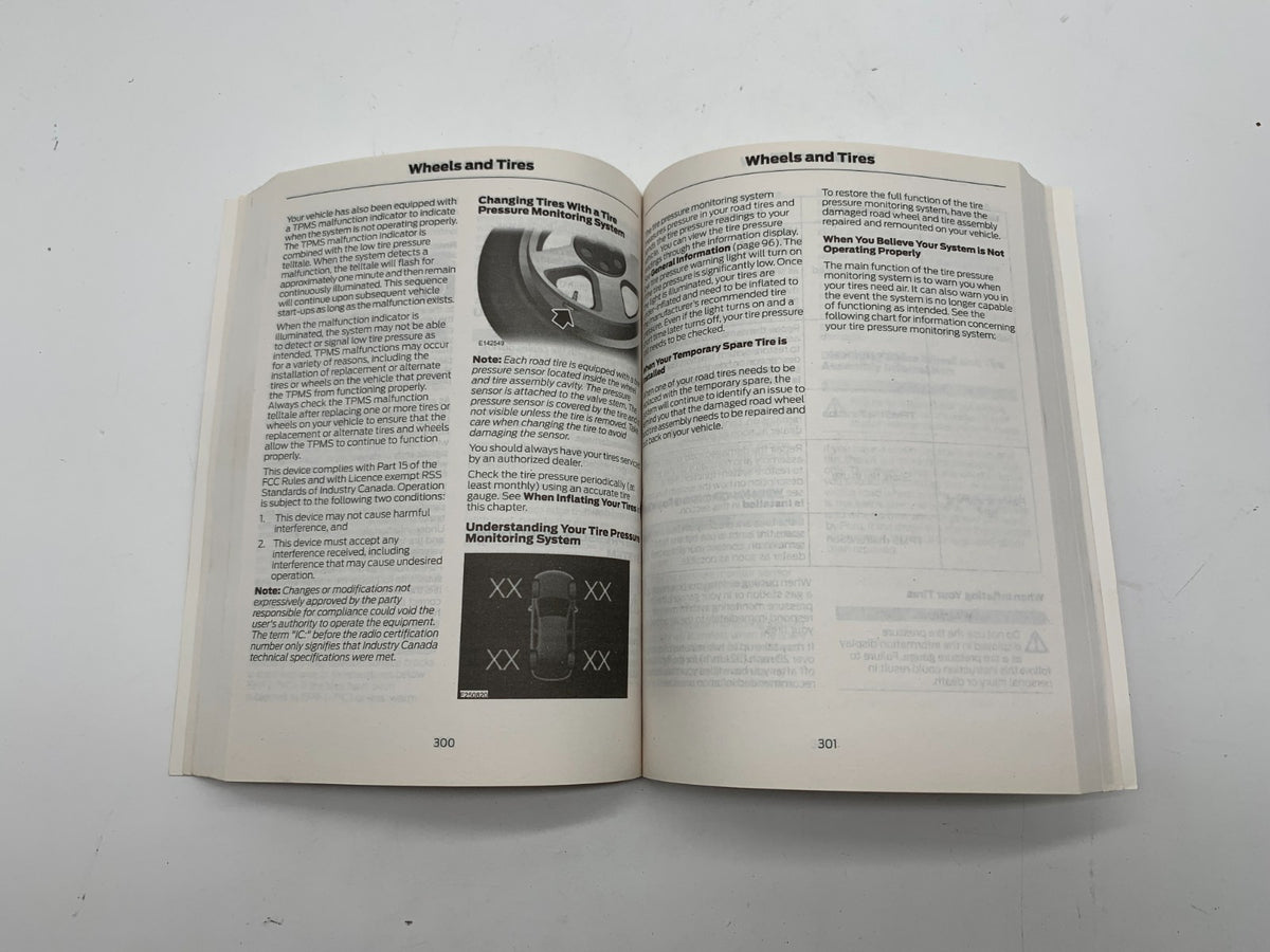 2018 Ford Fusion Owners Manual Set with Case OEM R01B13007