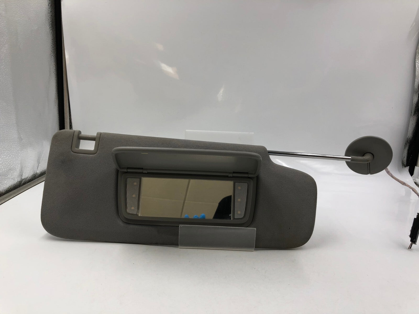 2020-2024 Chevrolet Equinox Passenger Sun Visor Gray Illuminated OEM A03B41056