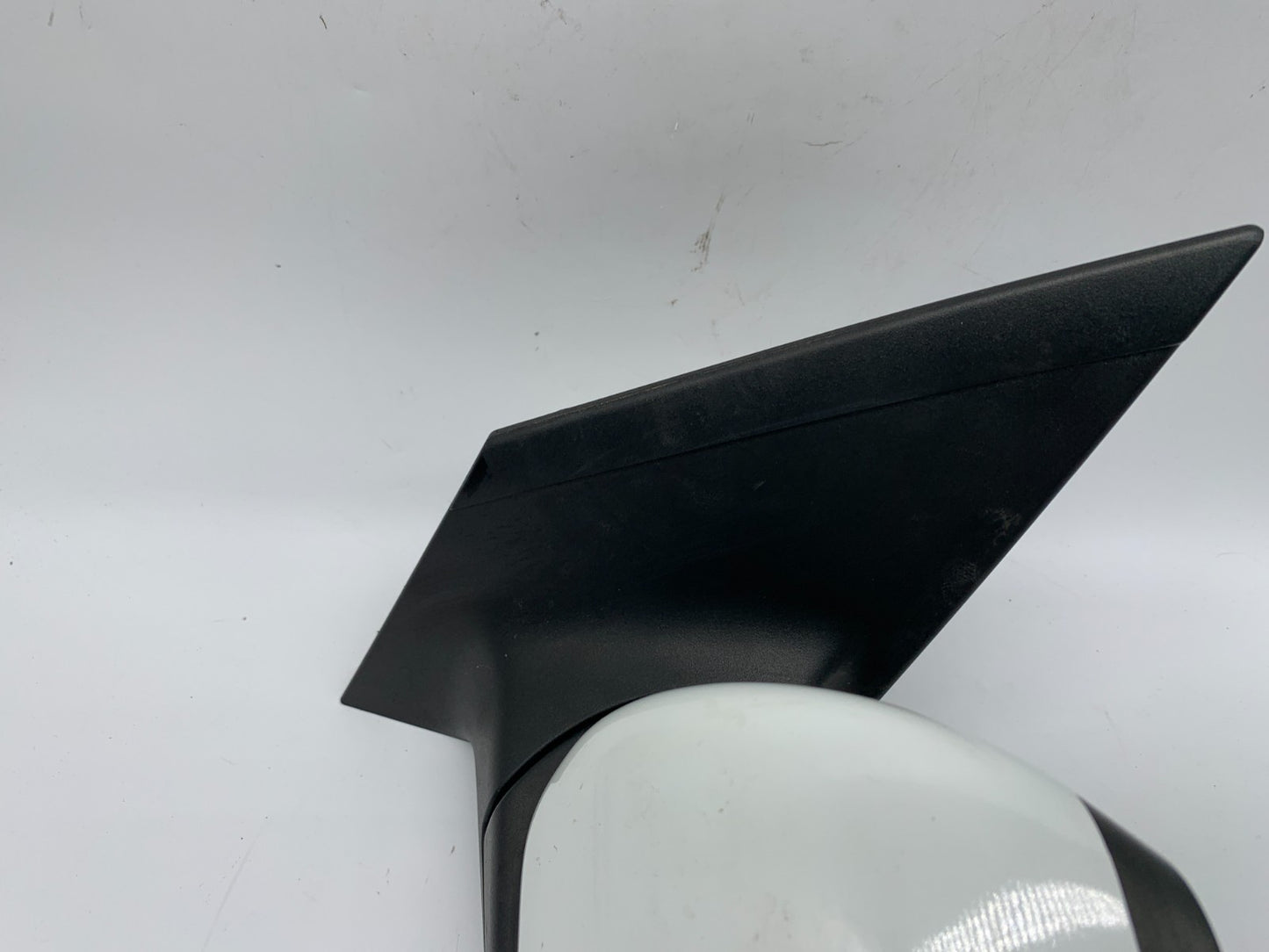 2011-2016 Chevrolet Cruze Driver Side View Power Door Mirror White OEM D03B40002