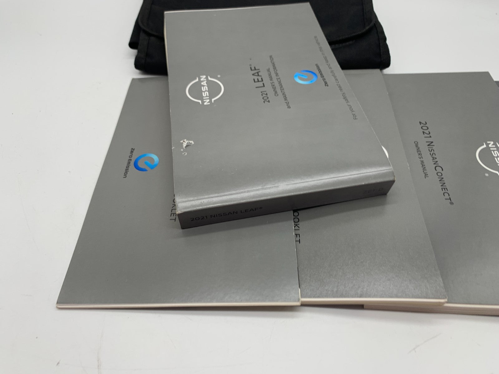 2021 Nissan Leaf Owners Manual Set with Case OEM D01B12059