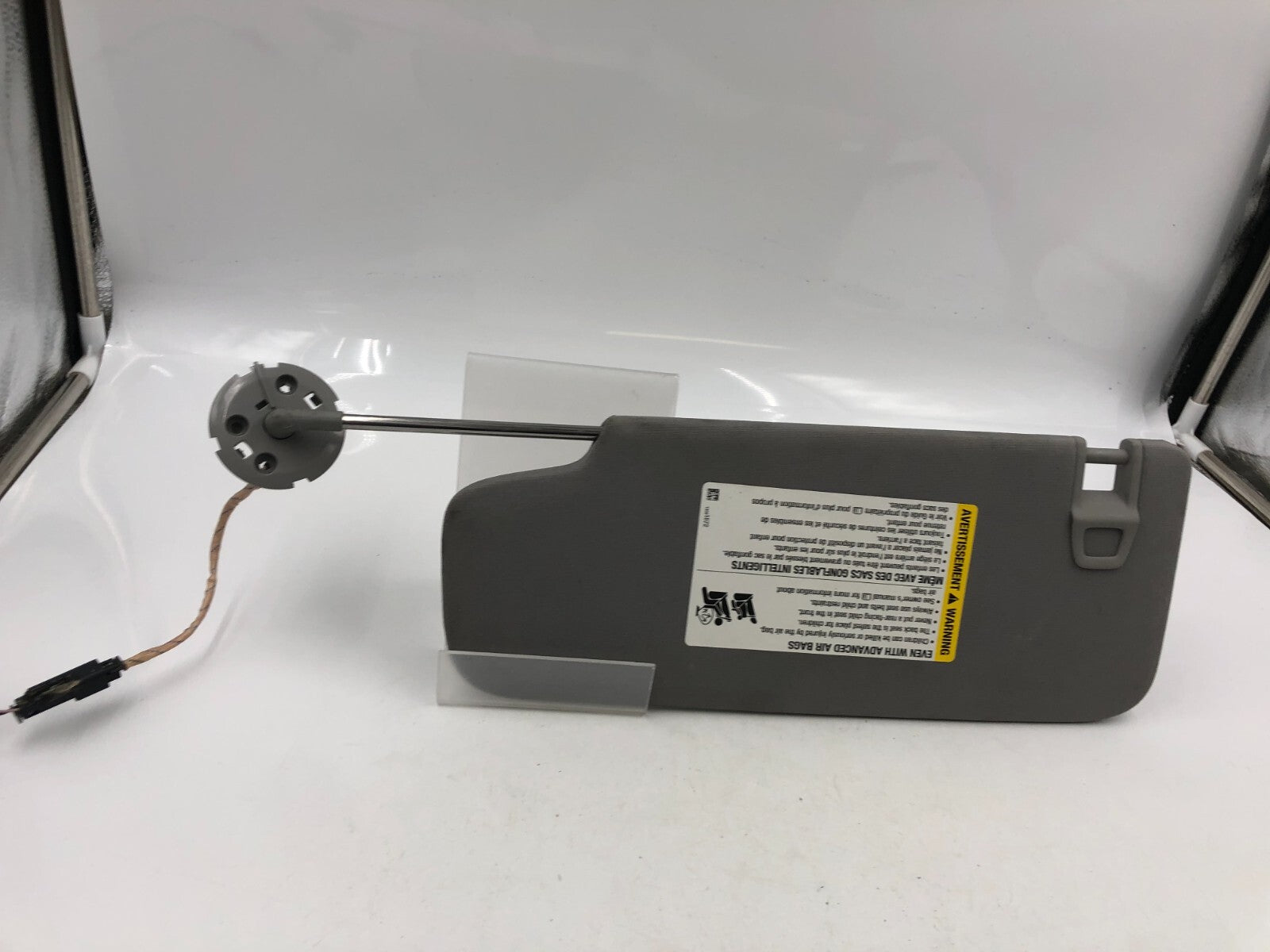 2018-2020 Chevrolet Equinox Passenger Sun Visor Gray Illuminated OEM C04B69004