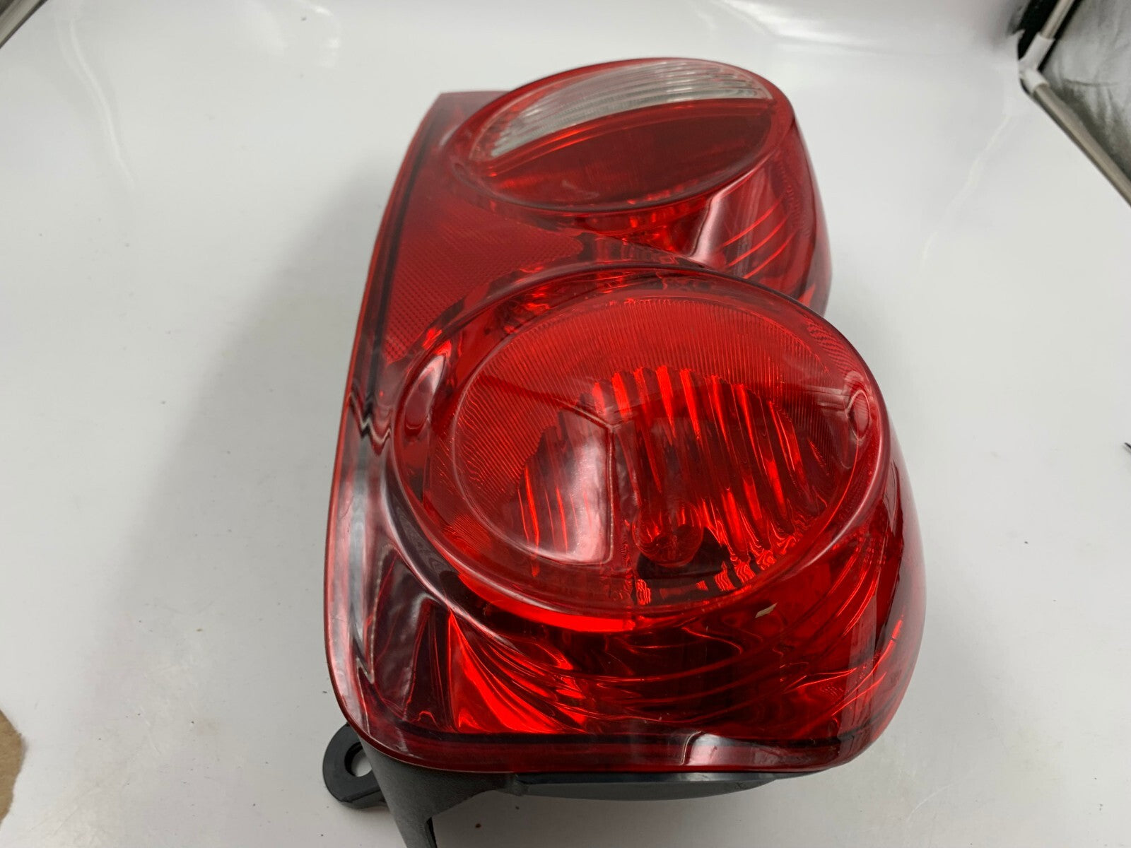 2004-2009 Dodge Durango Driver Side Tail Light Taillight OEM E03B11051