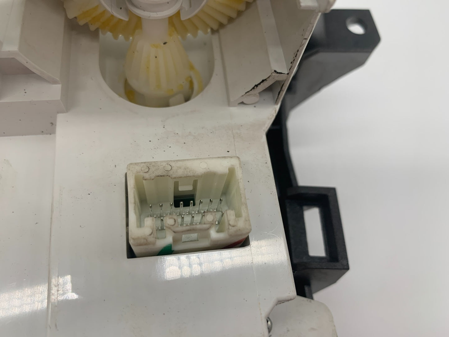 2010-2011 Mazda 3 Climate Control Manual AC Heater Unit OEM