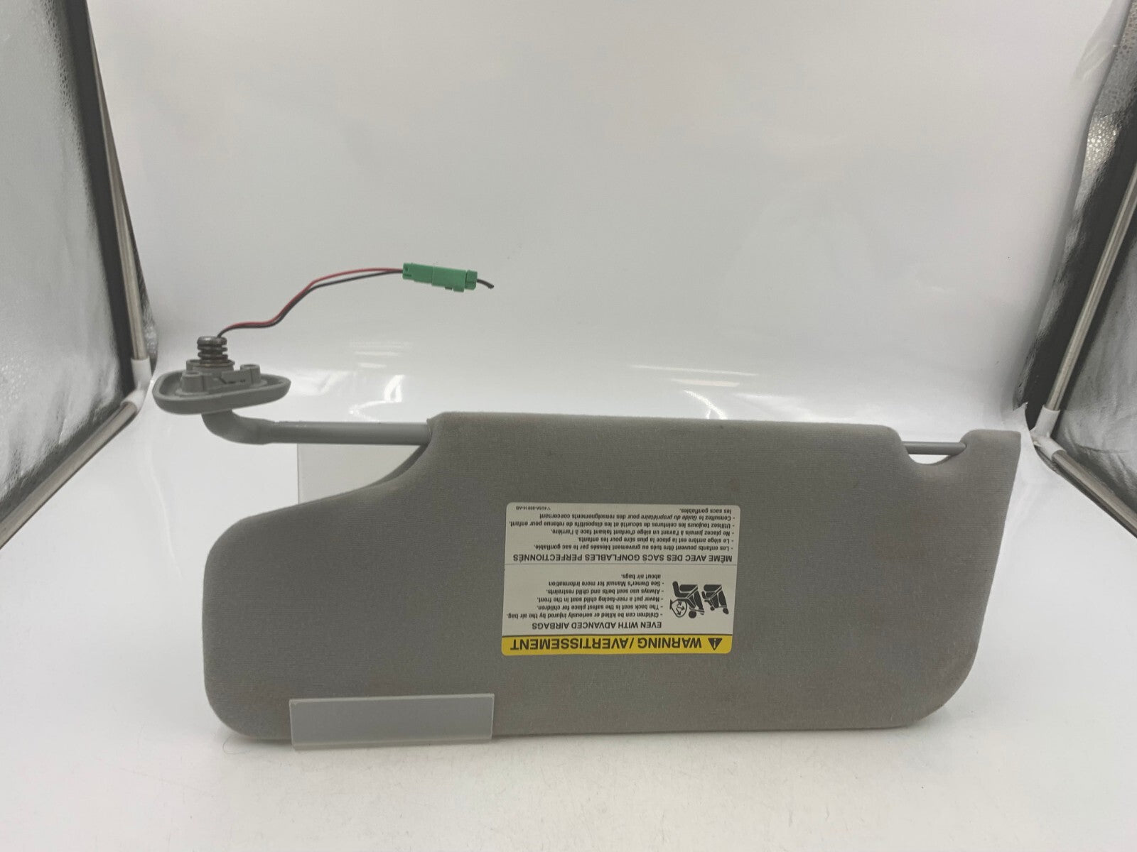 2005-2007 Ford Freestyle Passenger Sun Visor Illuminated Gray OEM D02B64015