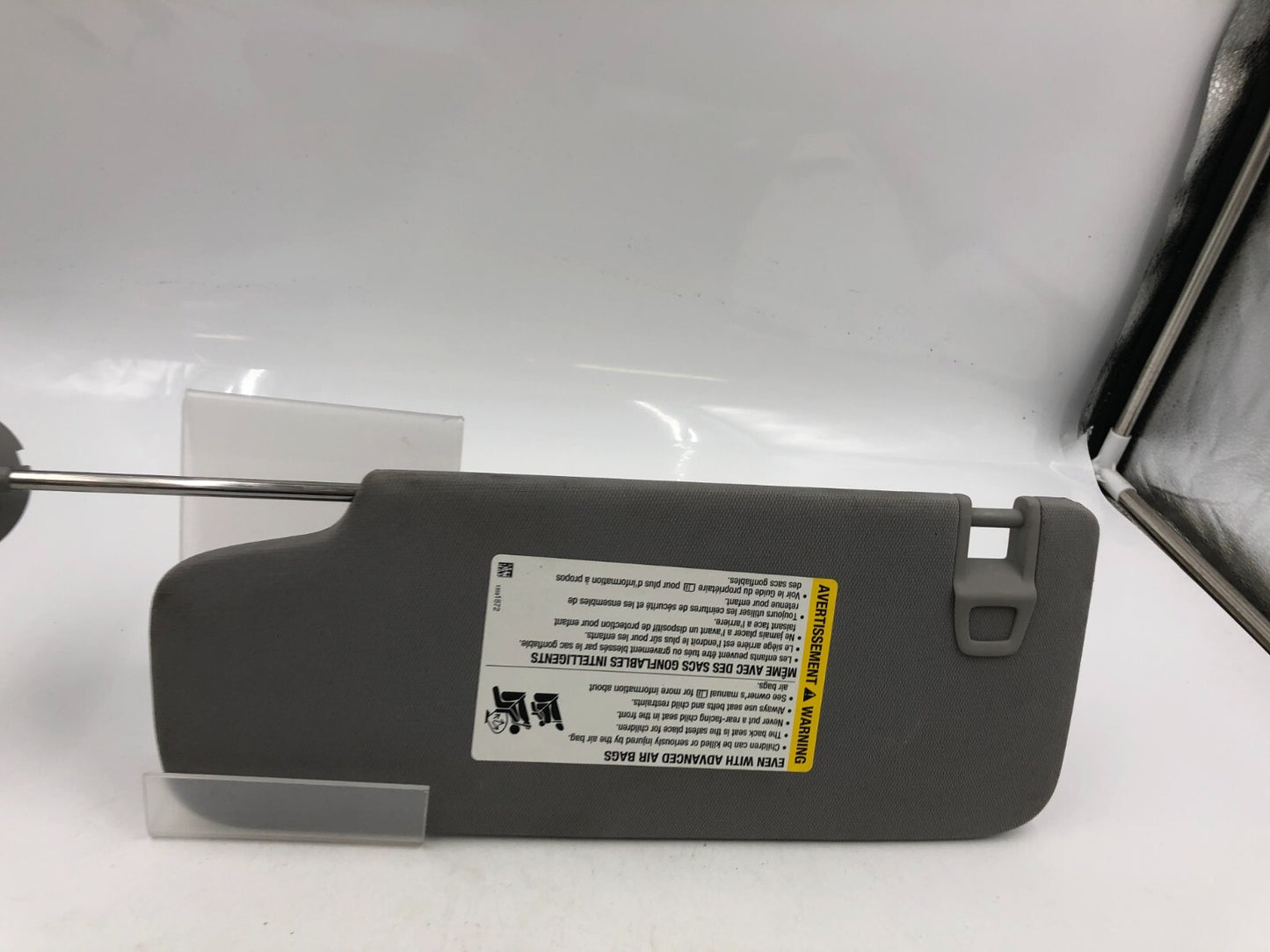 2018-2020 Chevrolet Equinox Passenger Sun Visor Gray Illuminated OEM C04B69004