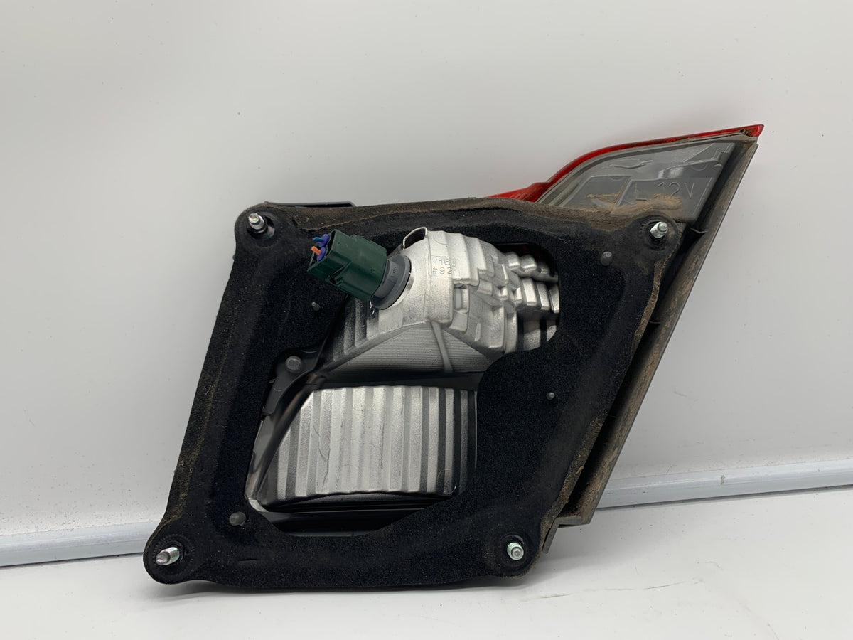 2011-2013 Infiniti M56 Driver Side Lid Mounted Tail Light Taillight B04B43001