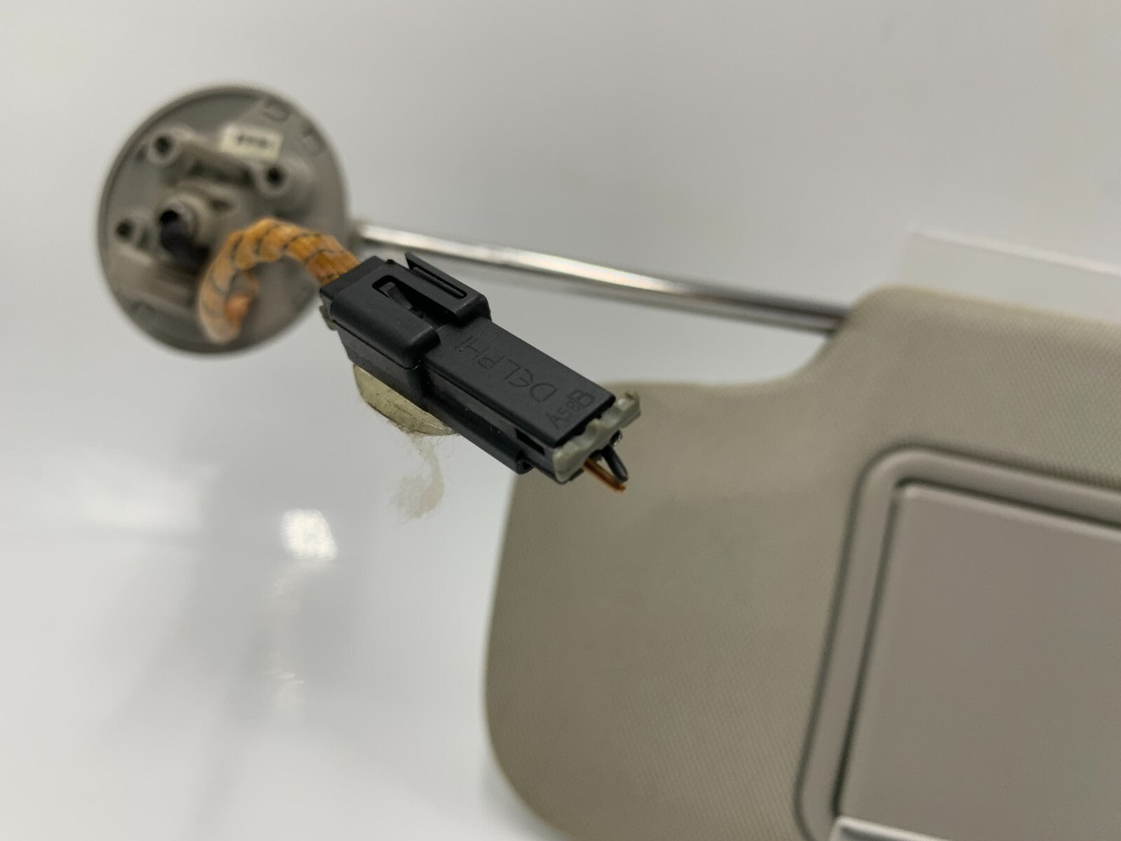 2013-2016 Chevrolet Malibu Driver Sun Visor Gray Illuminated OEM D01B52035