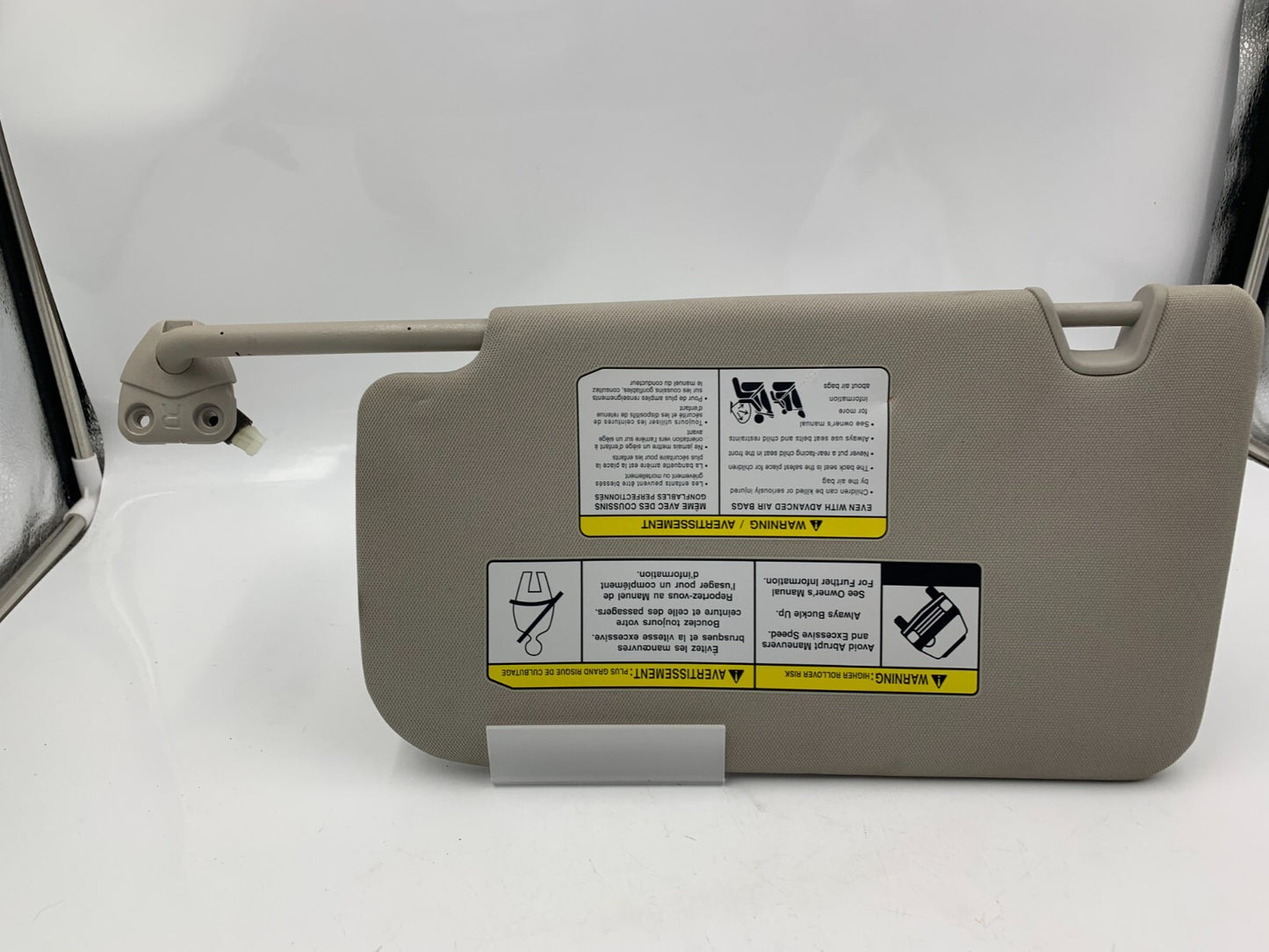 2018-2020 Nissan Rogue Passenger Sun Visor Gray Illuminated C01B08027