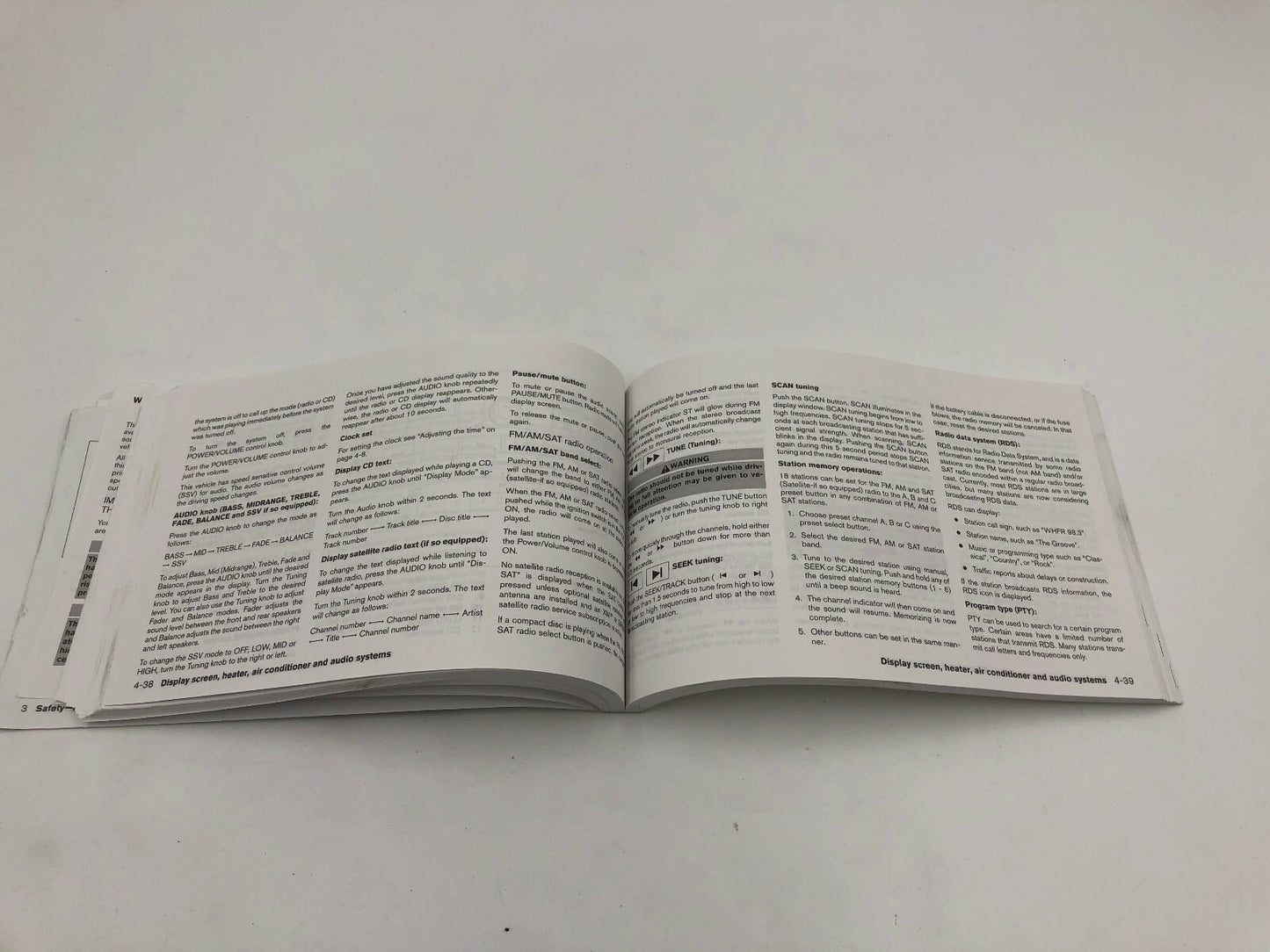 2005 Nissan Altima Owners Manual Set with Case OEM C03B69020
