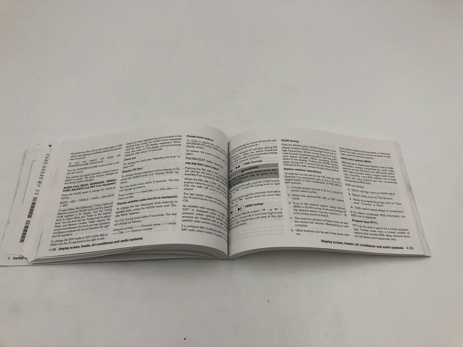 2005 Nissan Altima Owners Manual Set with Case OEM C03B69020