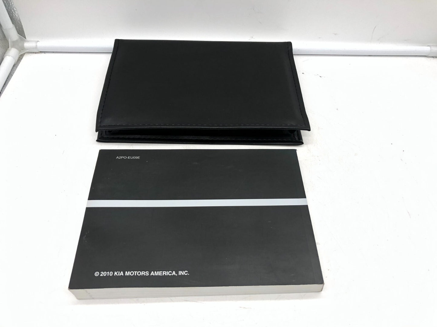 2010 Kia Sorento Owners Manual with Case OEM E03B20005