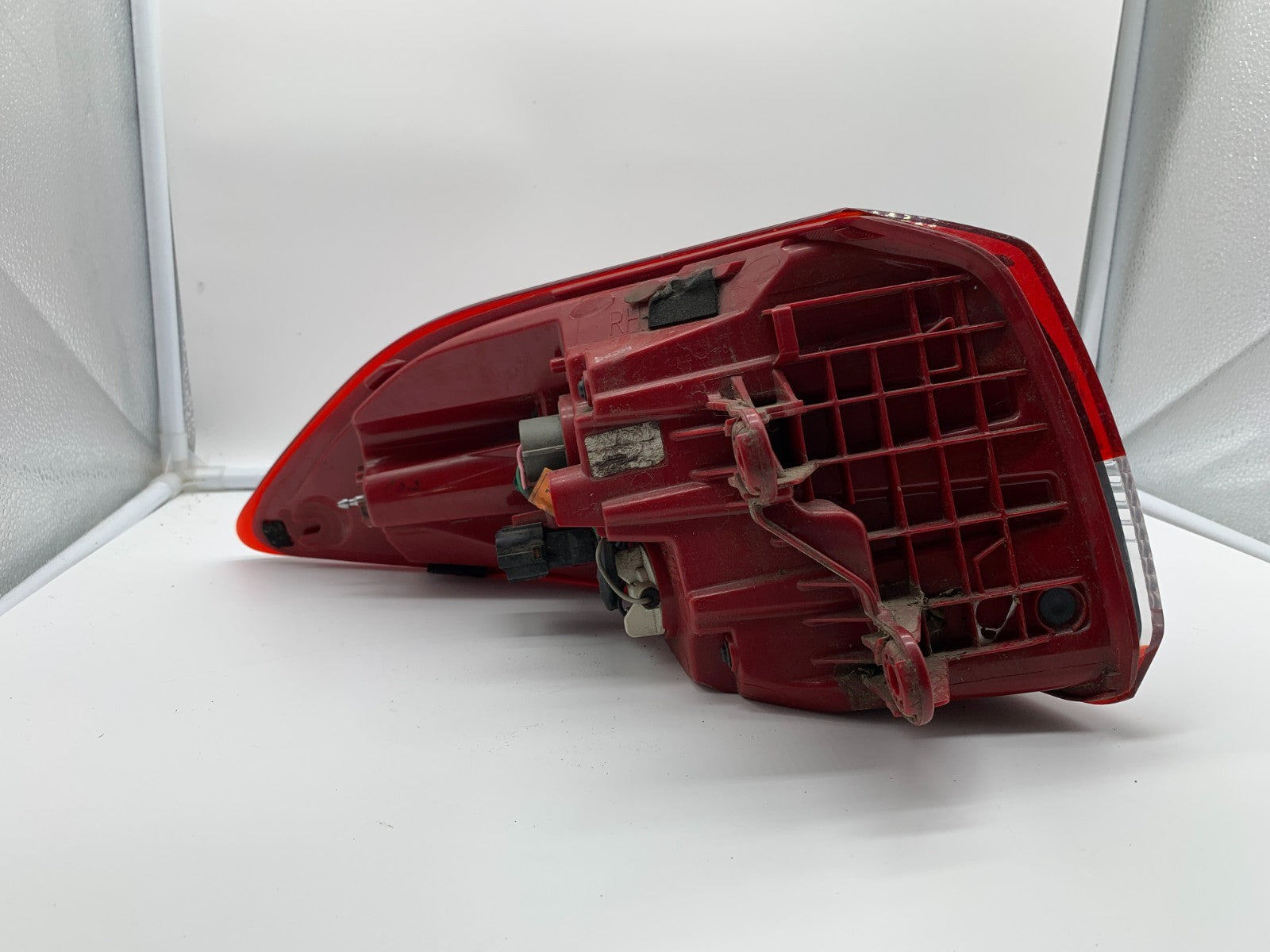 2016-2018 Hyundai Tucson Passenger Side Tail Light Taillight OEM B04B11044