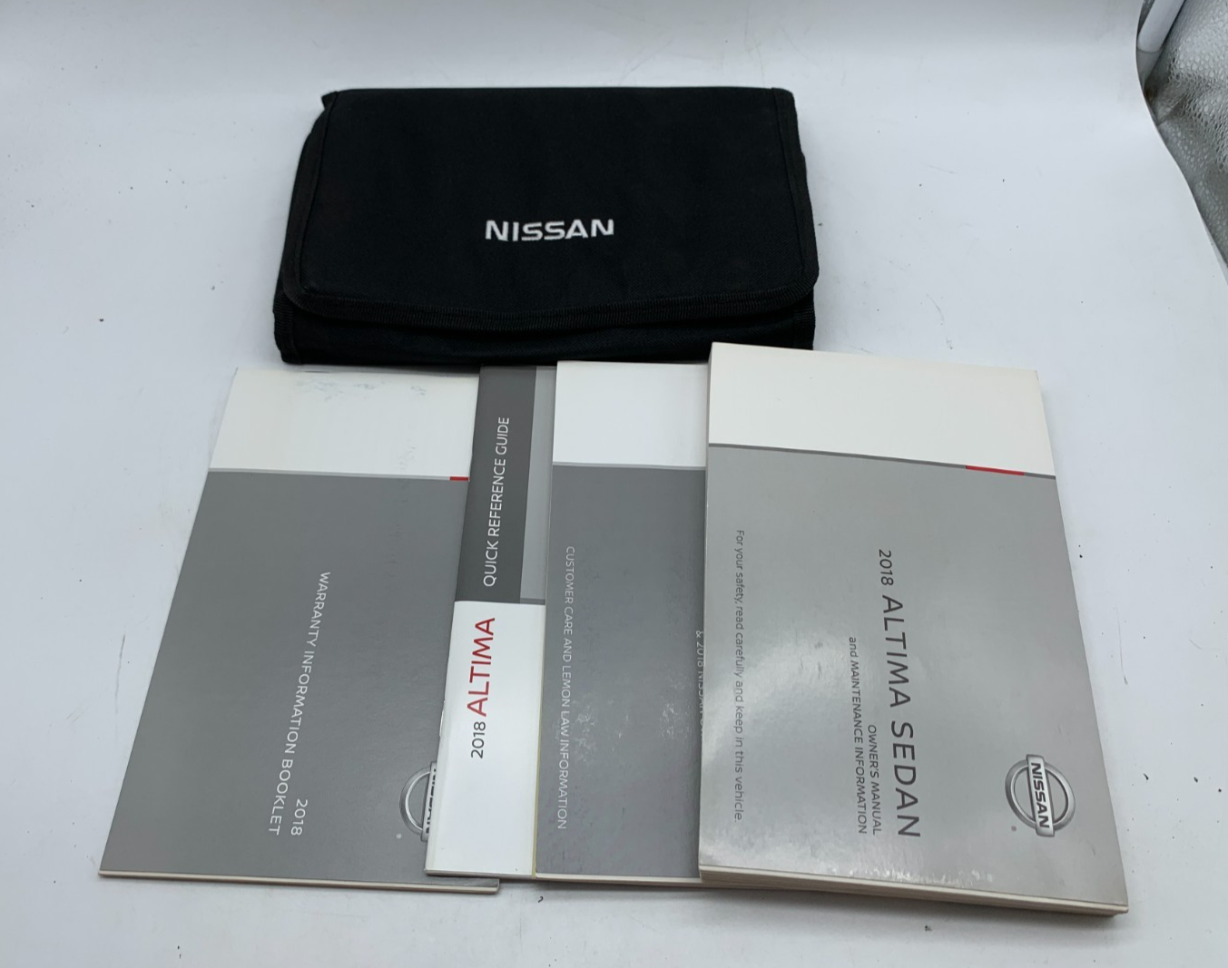 2018 Nissan Altima Sedan Owners Manual Set With Case OEM A04B05014