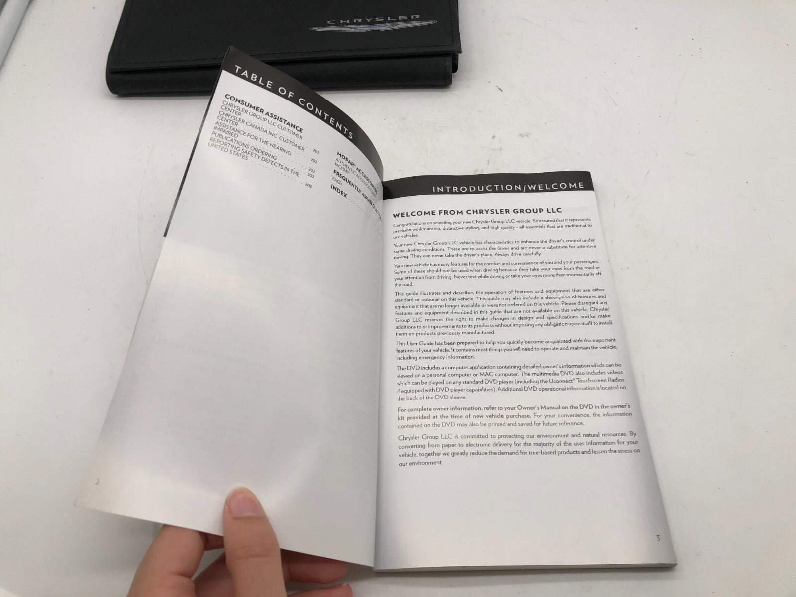 2015 Chrysler 200 Owners Manual with Case OEM A01B26004