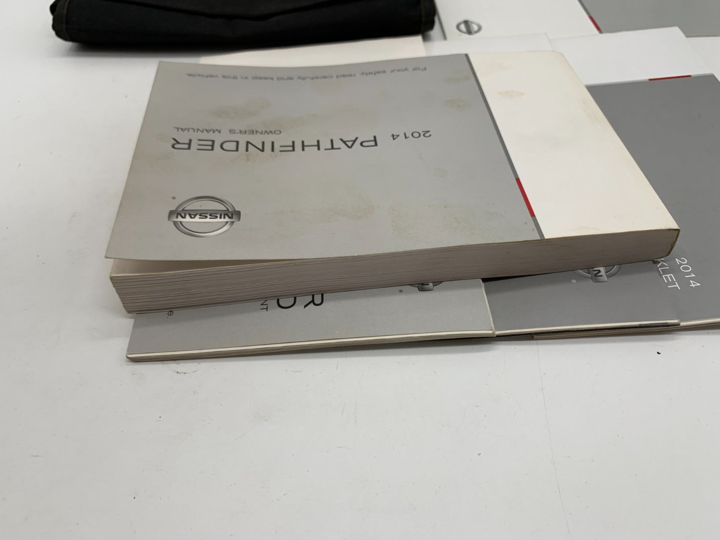2014 Nissan Pathfinder Owners Manual Set with Case OEM