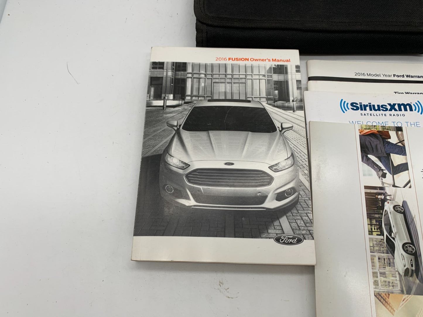2016 Ford Fusion Owners Manual Set with Case OEM D01B37014