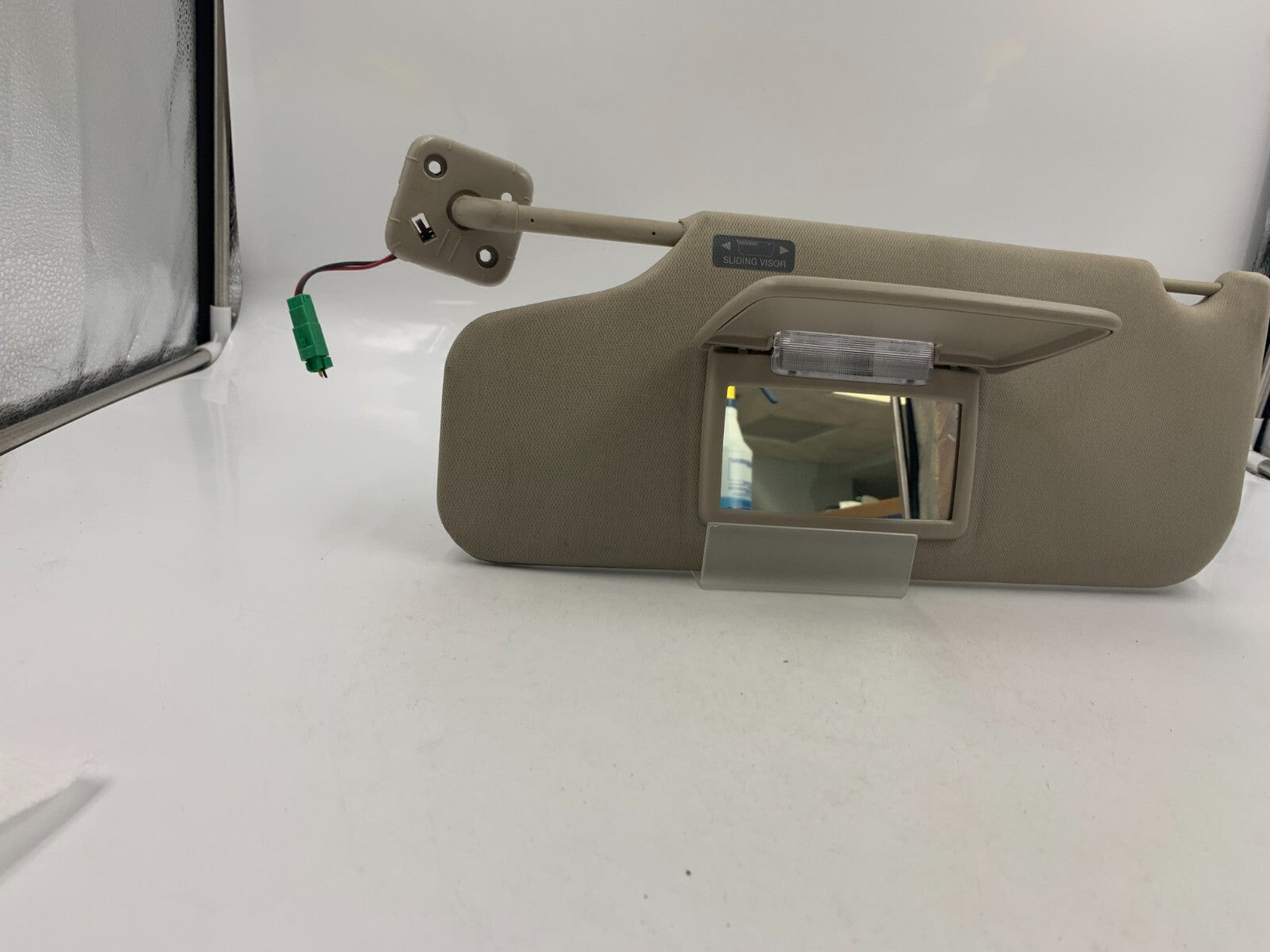 2010-2011 Ford Taurus Driver Side Sun Visor Sunvisor Gray Illuminated E03B63004