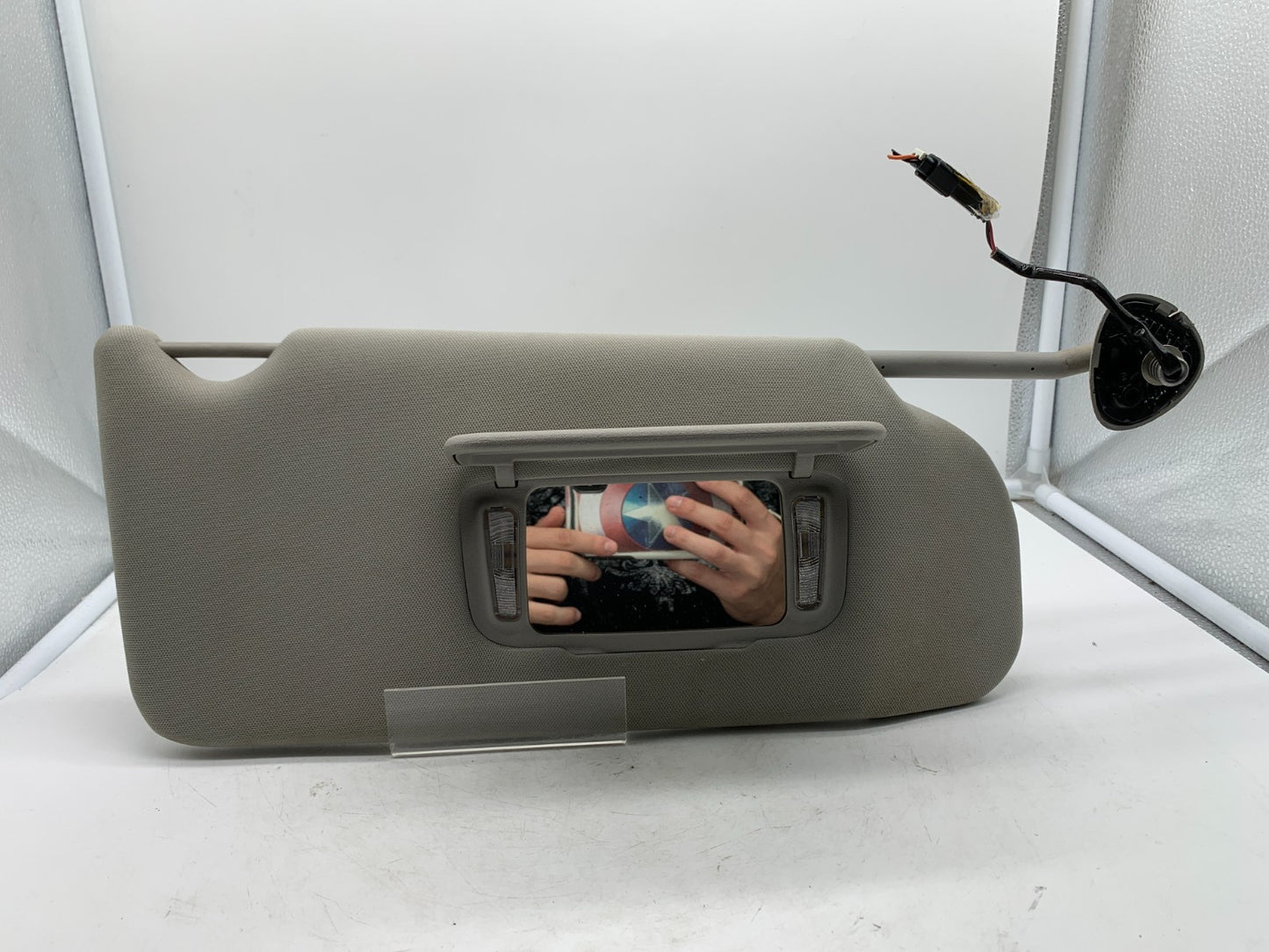 2005-2009 Buick LaCrosse Allure Passenger Sun Visor Gray Illuminated A03B37006