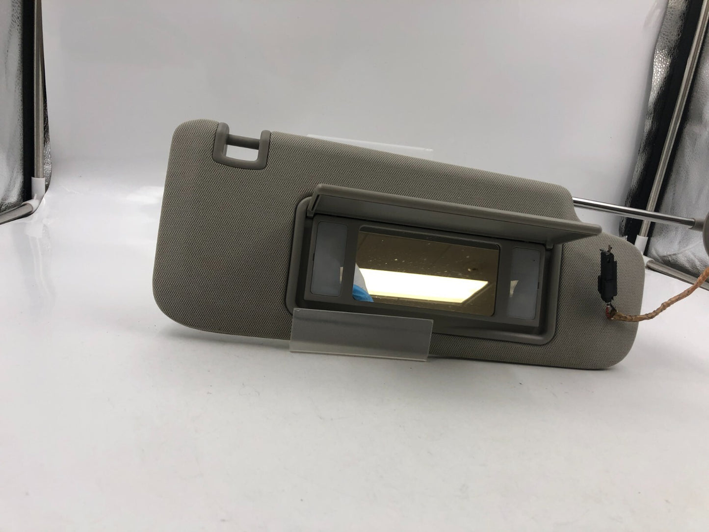 2013-2016 Chevrolet Malibu Passenger Sunvisor Gray Illuminated OEM D01B18072