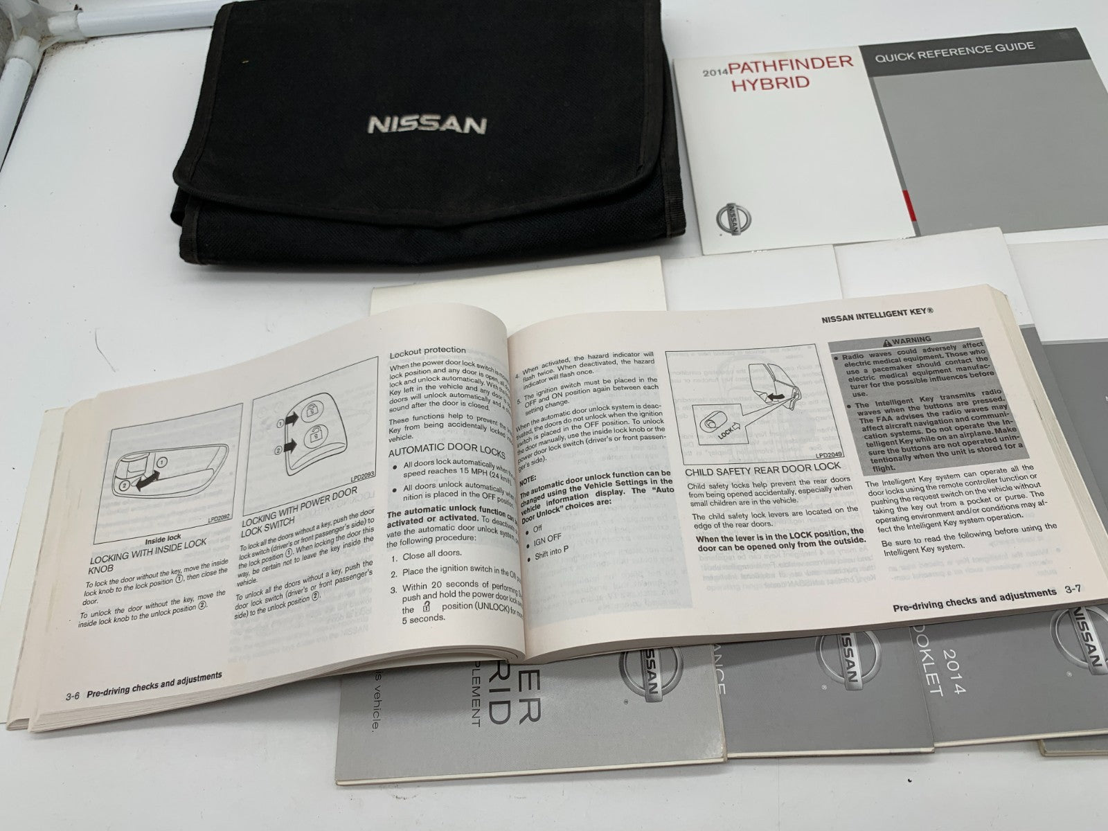 2014 Nissan Pathfinder Owners Manual Set with Case OEM