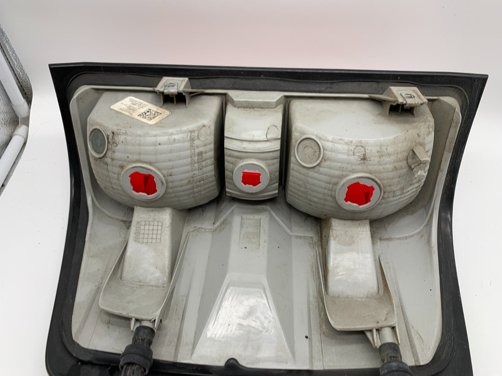 2014-2015 Chevrolet Silverado Passenger Side Tail Light Taillight OEM D02B30021