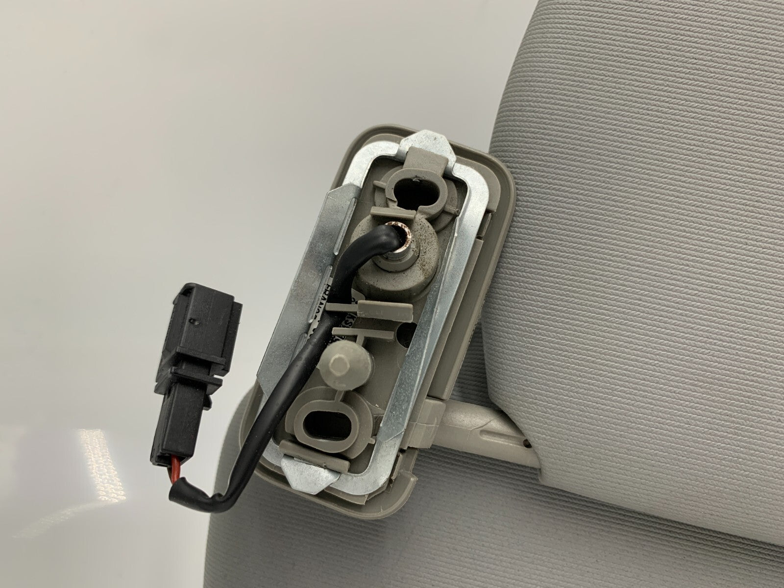 2004-2010 Volkswagen Touareg Passenger Sun Visor Gray Illuminated OEM B02B34023