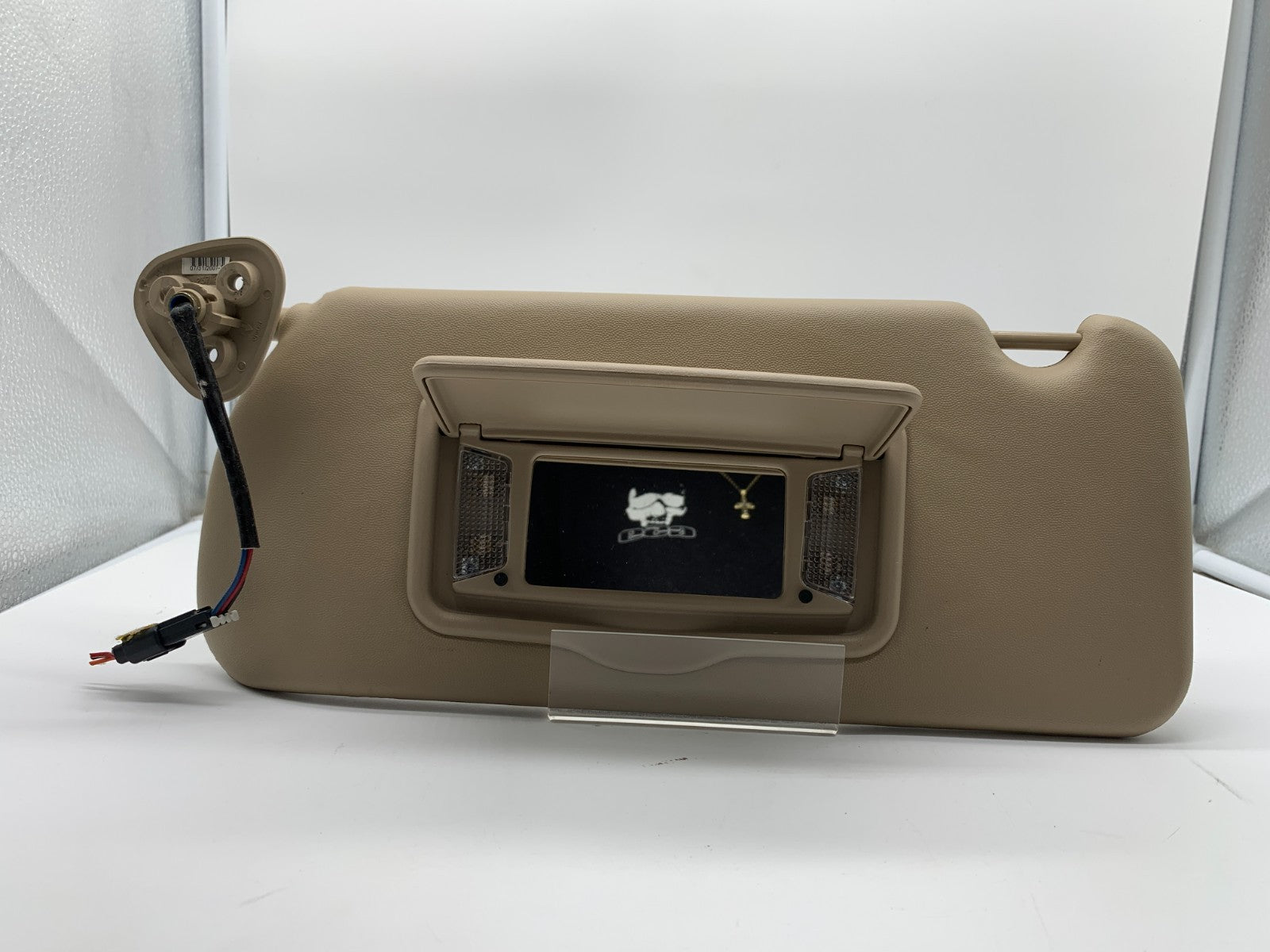 2004-2009 Cadillac SRX Driver Sun Visor Sand Illuminated OEM C03B23001