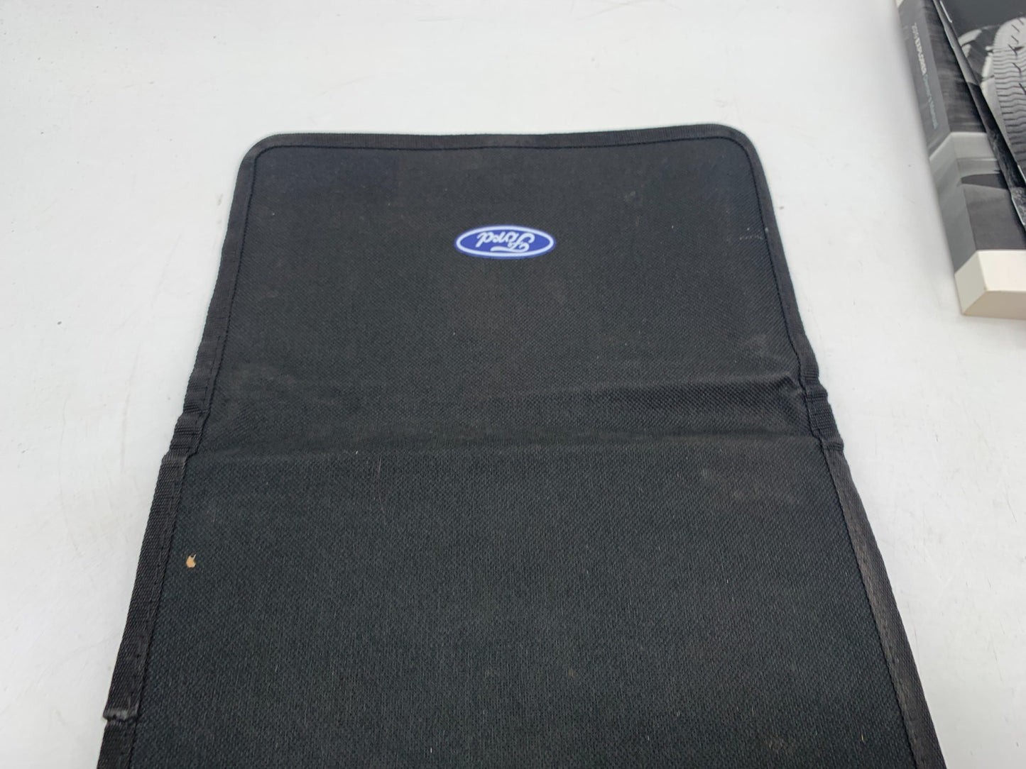 2019 Ford Explorer Owners Manual Set with Case OEM D03B37005