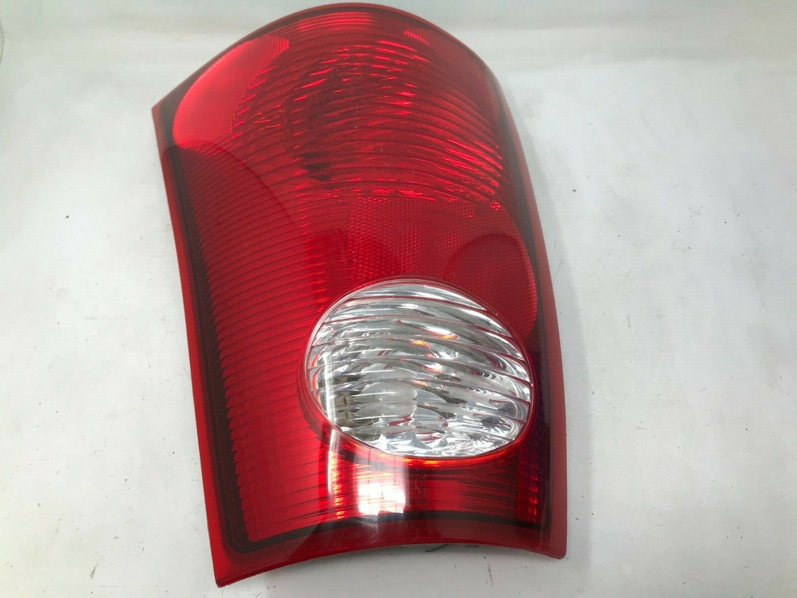 2001-2005 Ford Explorer Passenger Side Tail Light Tailight OEM B03B10003