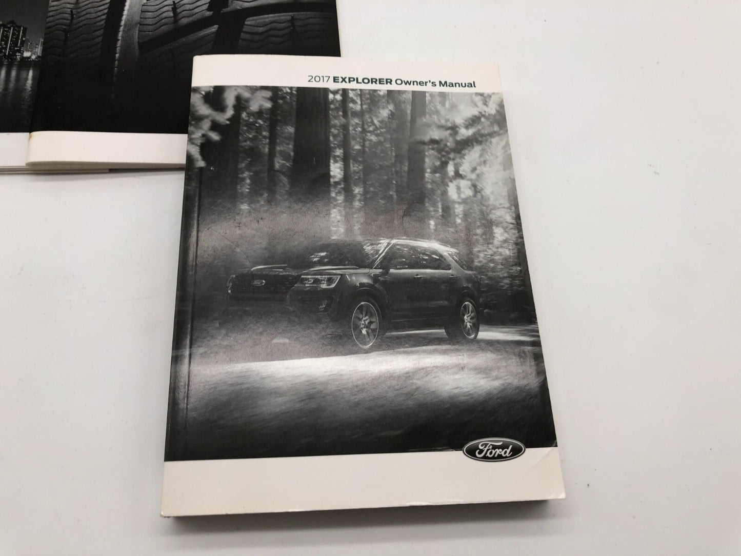 2017 Ford Explorer Owners Manual Set with Case OEM E03B42005