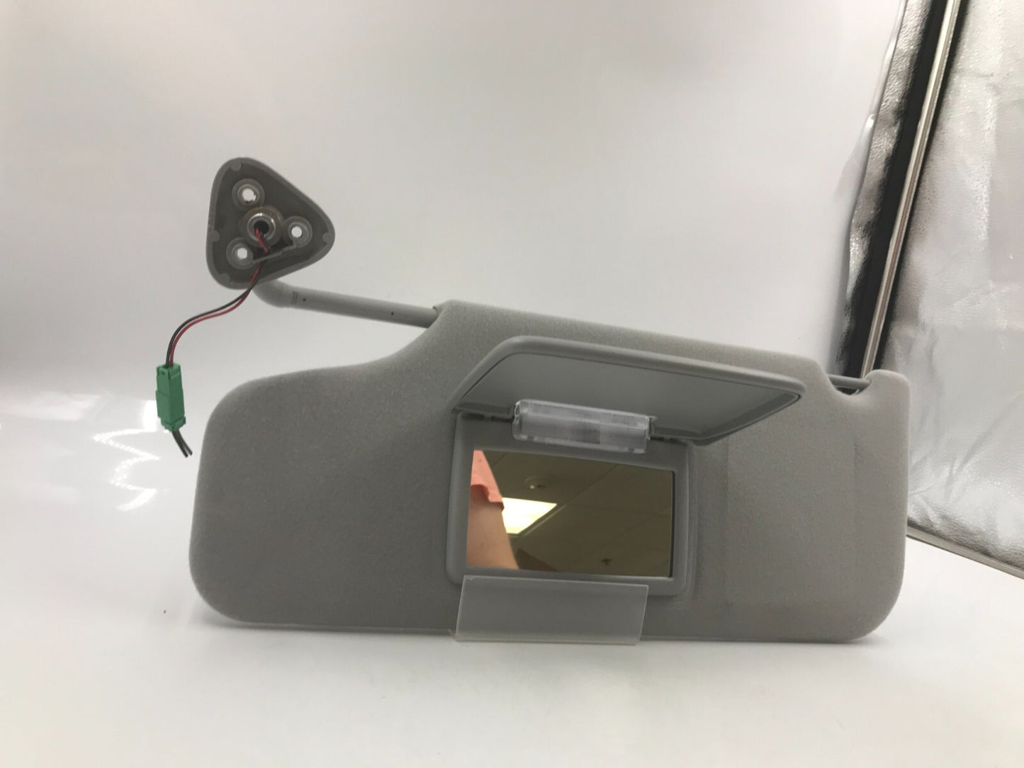 2005-2007 Ford Freestyle Driver Sun Visor Gray Illuminated D01B52082