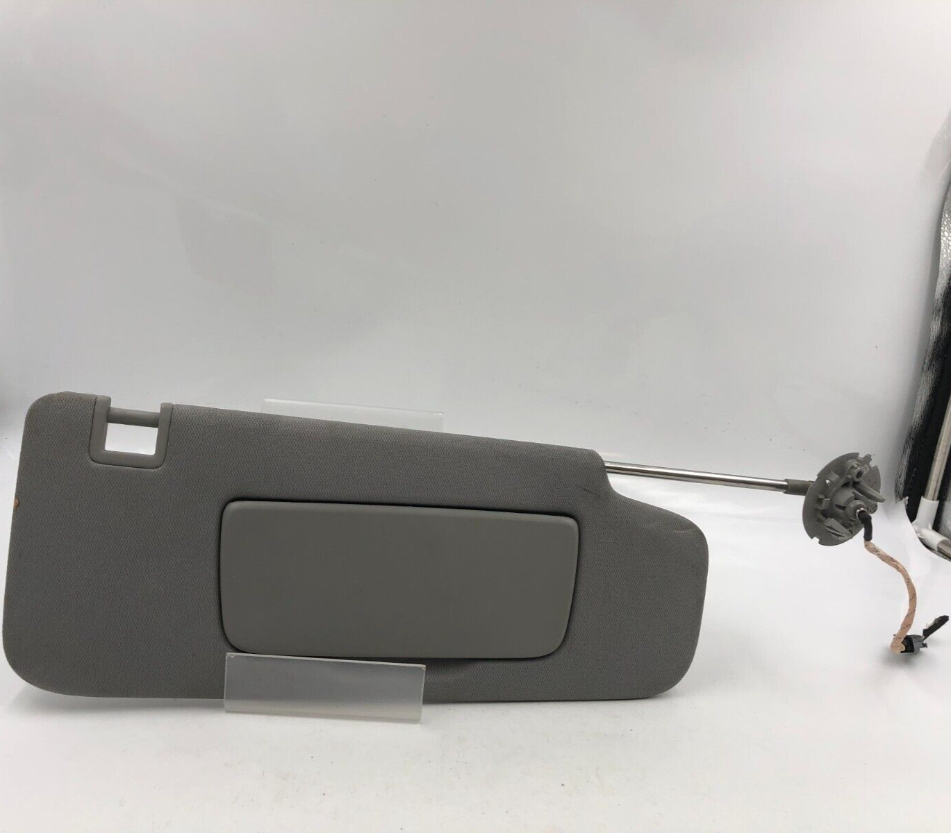 2018-2020 Chevrolet Equinox Passenger Sun Visor Gray Illuminated OEM C04B69004