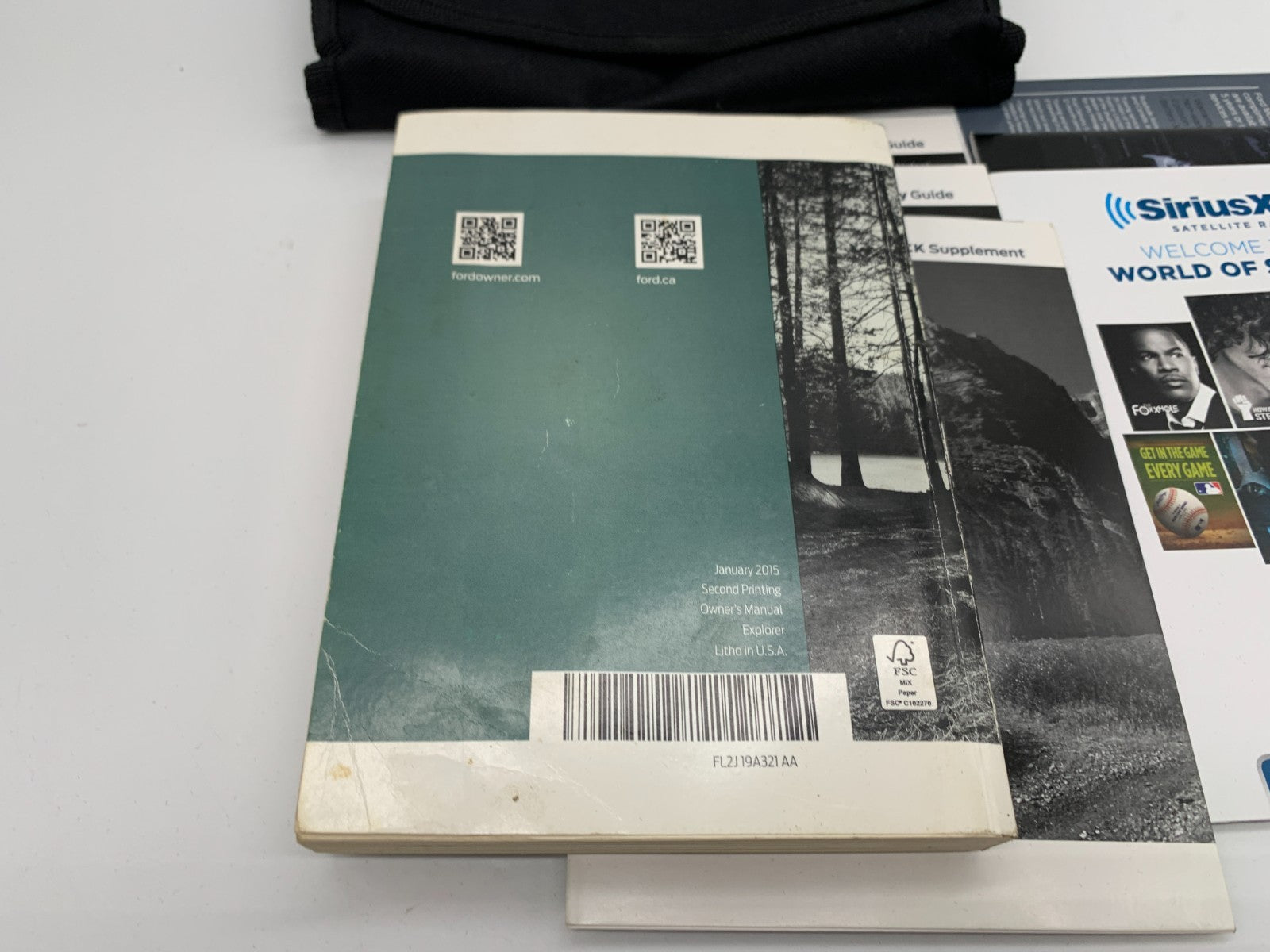 2015 Ford Explorer Owners Manual Set with Case OEM C01B08021