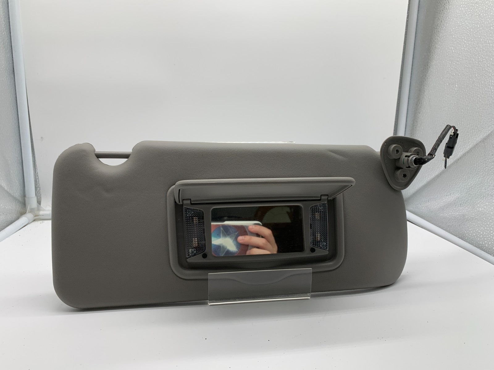 2003-2007 Cadillac CTS Passenger Sun Visor Gray Illuminated OEM B03B46054