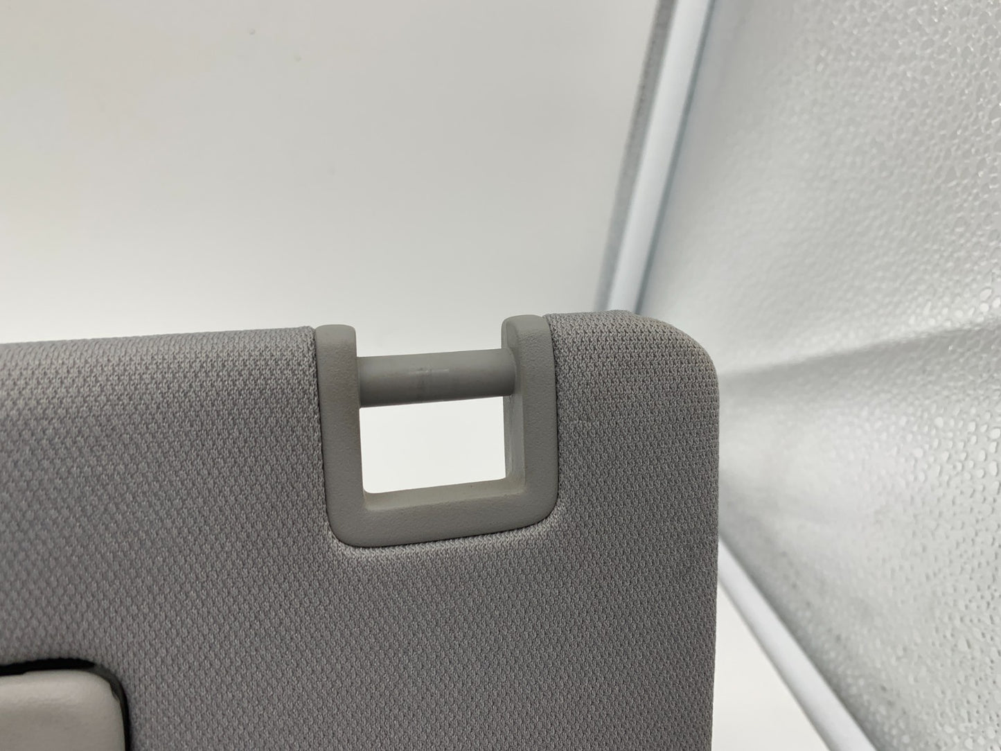 2018-2019 Chevrolet Equinox Driver Sun Visor Illuminated Gray D01B22007