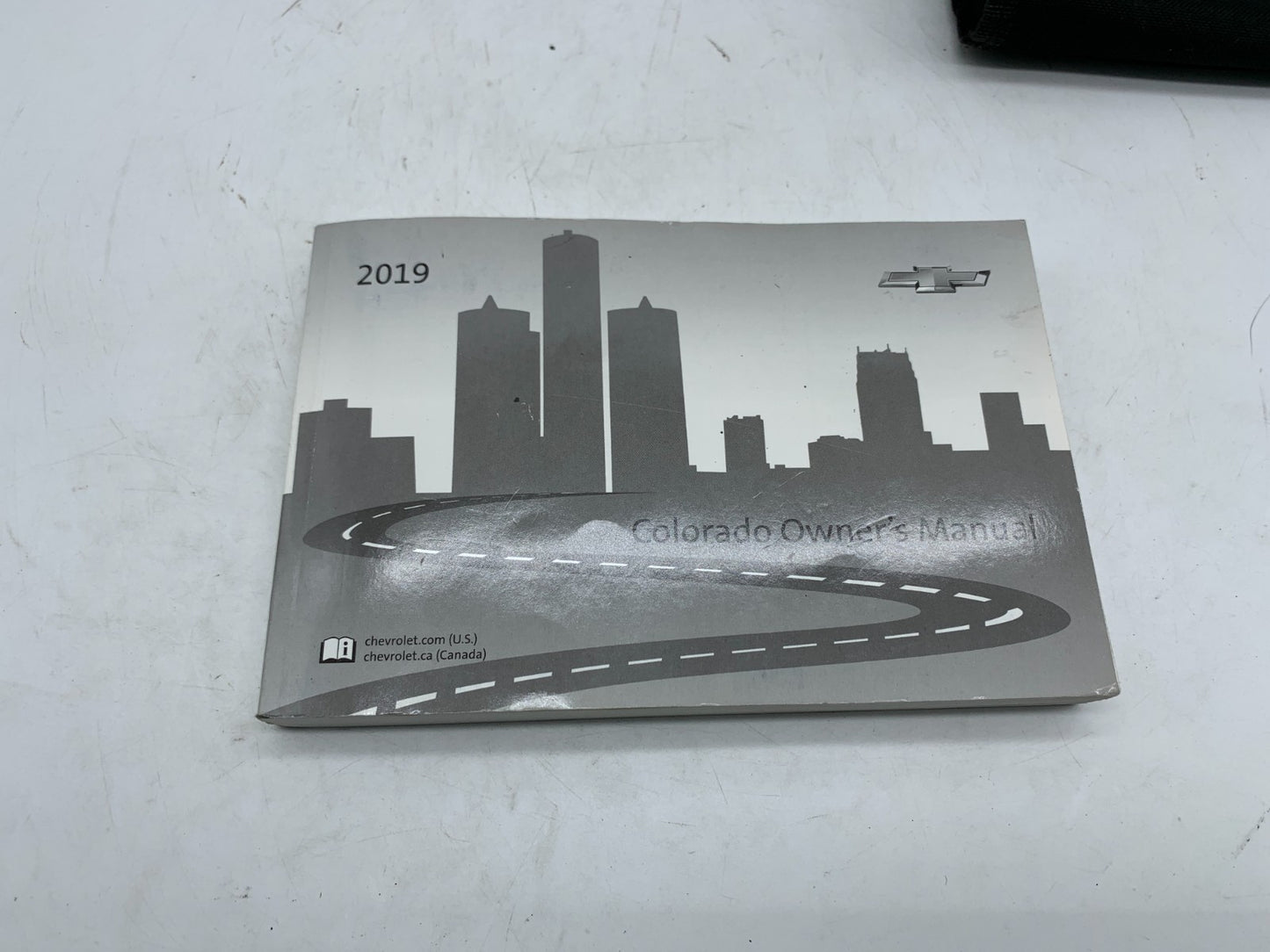2019 Chevrolet Colorado Owners Manual Set with Case OEM B01B16004