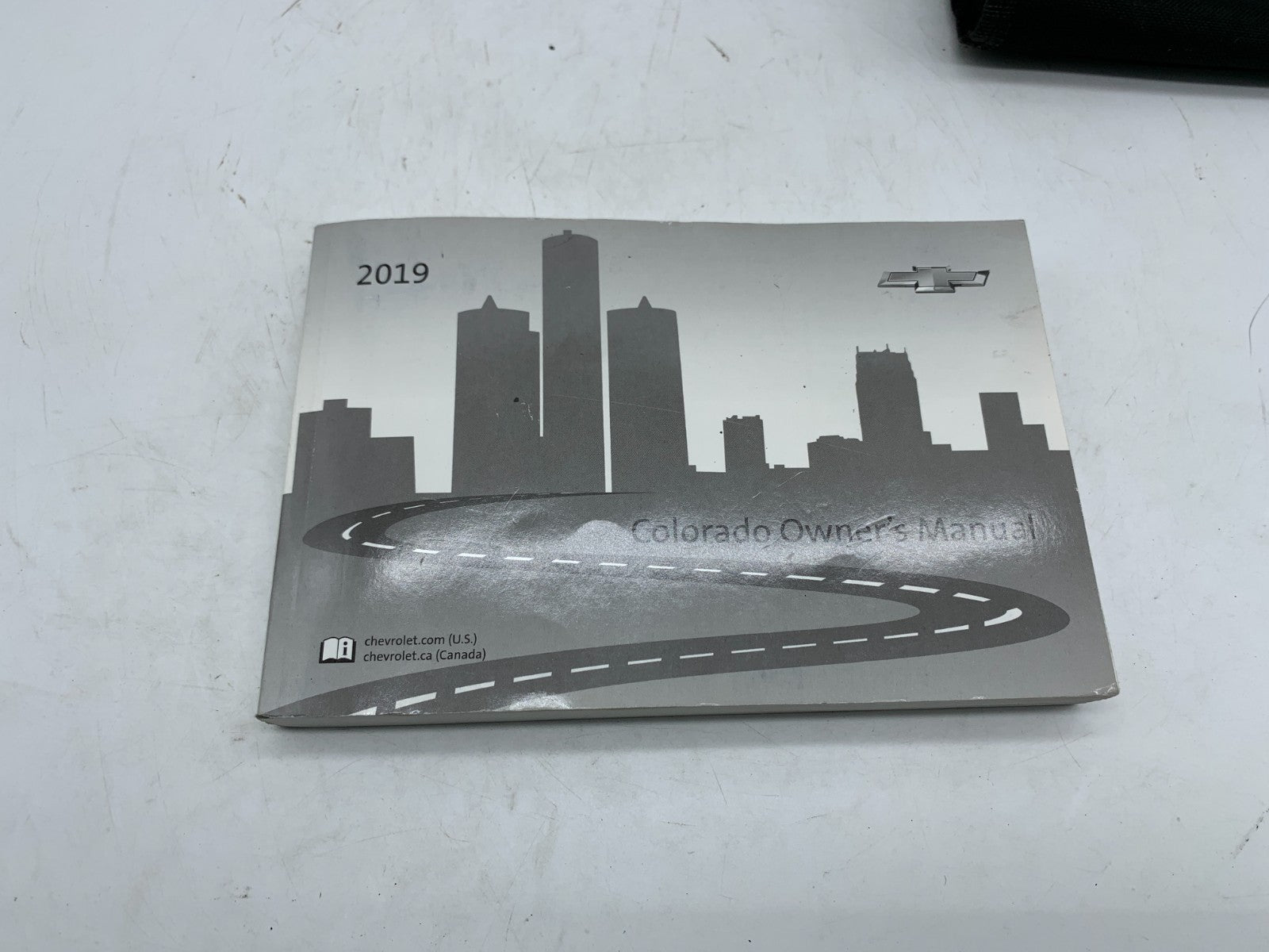 2019 Chevrolet Colorado Owners Manual Set with Case OEM B01B16004